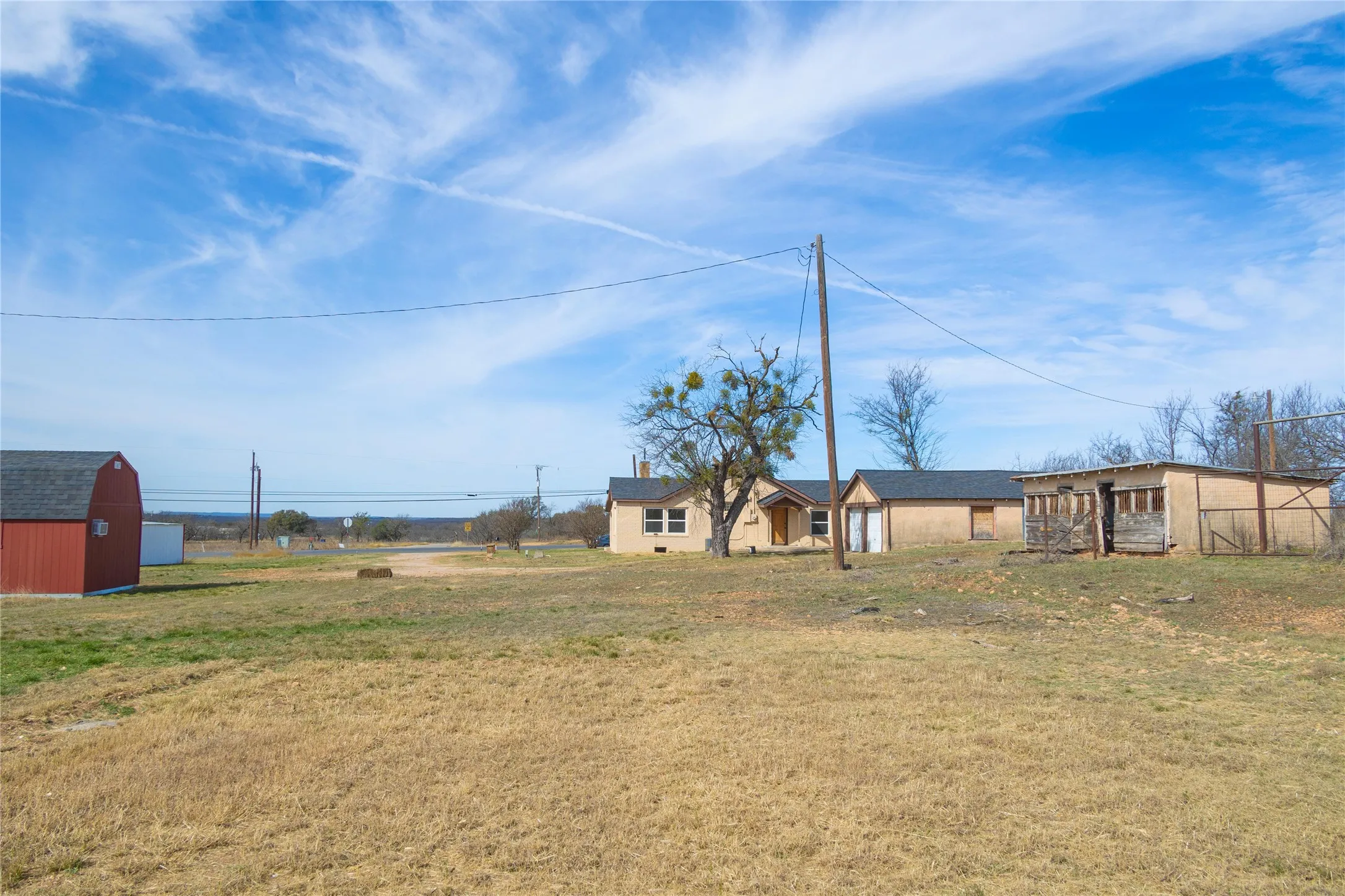 Single Family Residence For Sale in Brown County , 9224 Highway 279, Brownwood, Texas 76801, 2 Bedroom, 1 Bathroom, 2 Garage spaces, 1,254 Sqft, built in 0, mls#21298541, Real Estate Agent in Brownwood, Homes For Sale in Brown county, Homes For Sale in Brownwood, Realtor in Brownwood Texas, Real Estate Brokerage Independent Realty Texas, Luminita Cordes Realtor