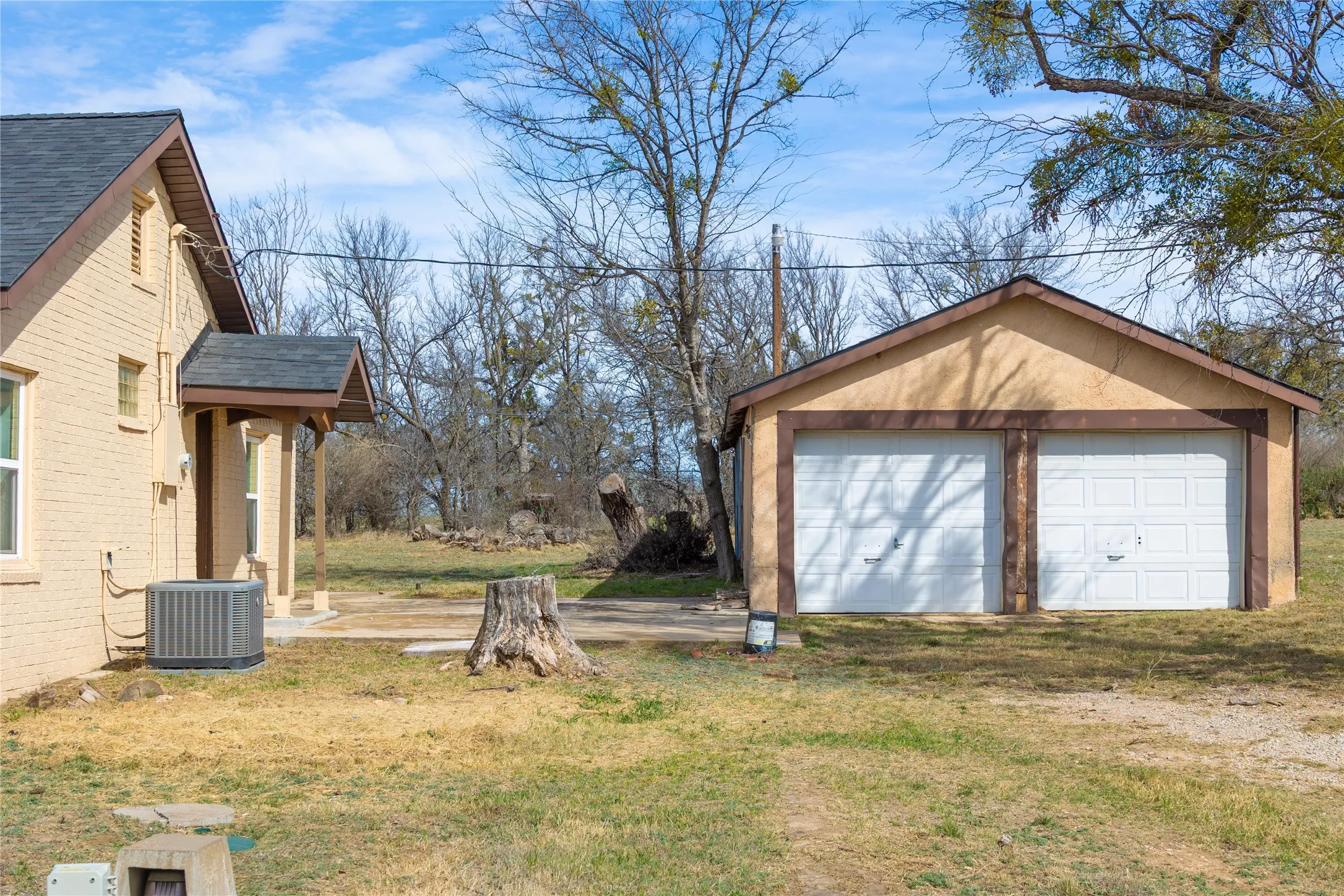 Single Family Residence For Sale in Brown County , 9224 Highway 279, Brownwood, Texas 76801, 2 Bedroom, 1 Bathroom, 2 Garage spaces, 1,254 Sqft, built in 0, mls#21298541, Real Estate Agent in Brownwood, Homes For Sale in Brown county, Homes For Sale in Brownwood, Realtor in Brownwood Texas, Real Estate Brokerage Independent Realty Texas, Luminita Cordes Realtor