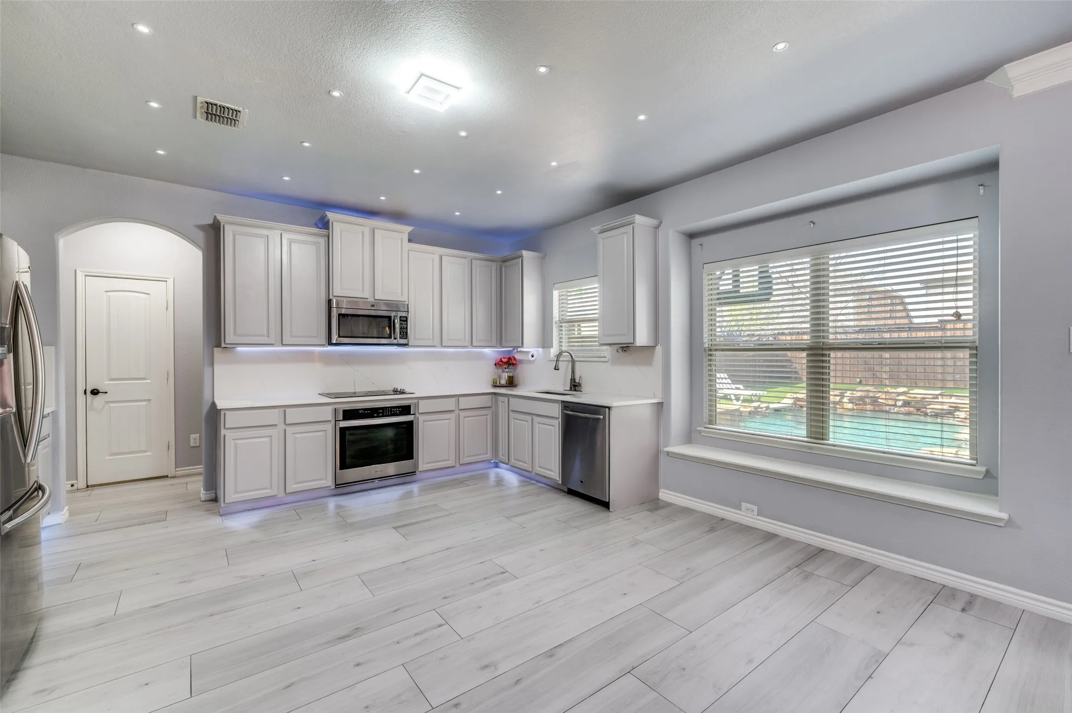 Single Family Residence For Sale in Denton County , 11705 Yarmouth Lane, Frisco, Texas 75036, 3 Bedroom, 3 Bathroom, 2 Garage spaces, 2,574 Sqft, built in 2013, mls#21295904, Real Estate Agent in Frisco, Homes For Sale in Denton county, Homes For Sale in Frisco, Realtor in Frisco Texas, Real Estate Brokerage Independent Realty Texas, Luminita Cordes Realtor
