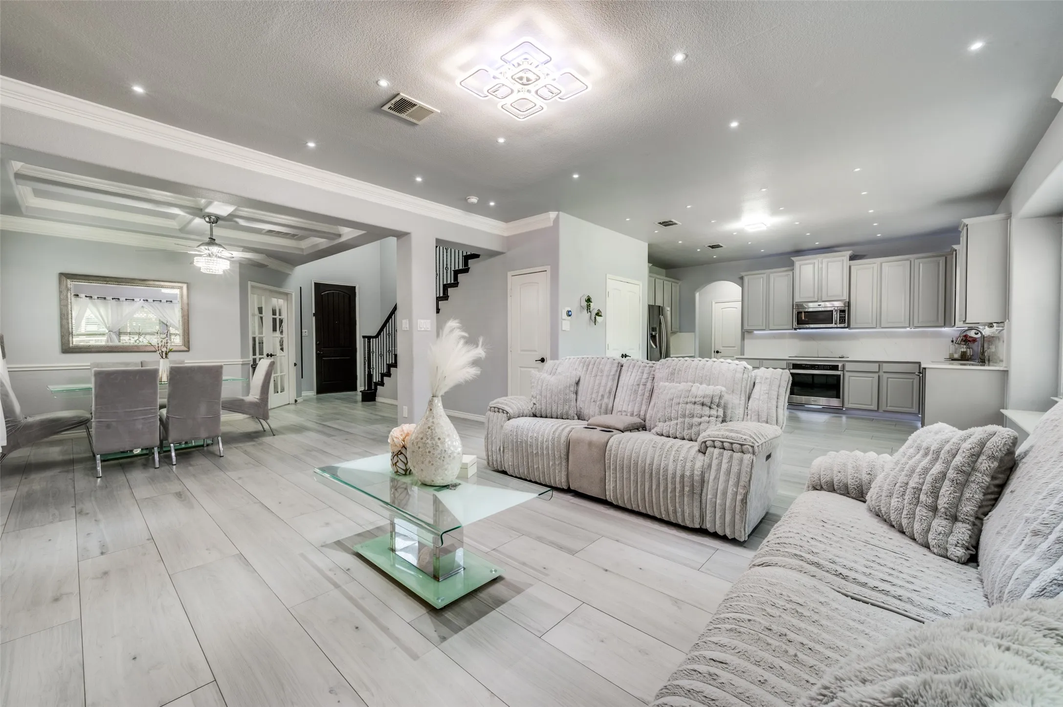 Single Family Residence For Sale in Denton County , 11705 Yarmouth Lane, Frisco, Texas 75036, 3 Bedroom, 3 Bathroom, 2 Garage spaces, 2,574 Sqft, built in 2013, mls#21295904, Real Estate Agent in Frisco, Homes For Sale in Denton county, Homes For Sale in Frisco, Realtor in Frisco Texas, Real Estate Brokerage Independent Realty Texas, Luminita Cordes Realtor