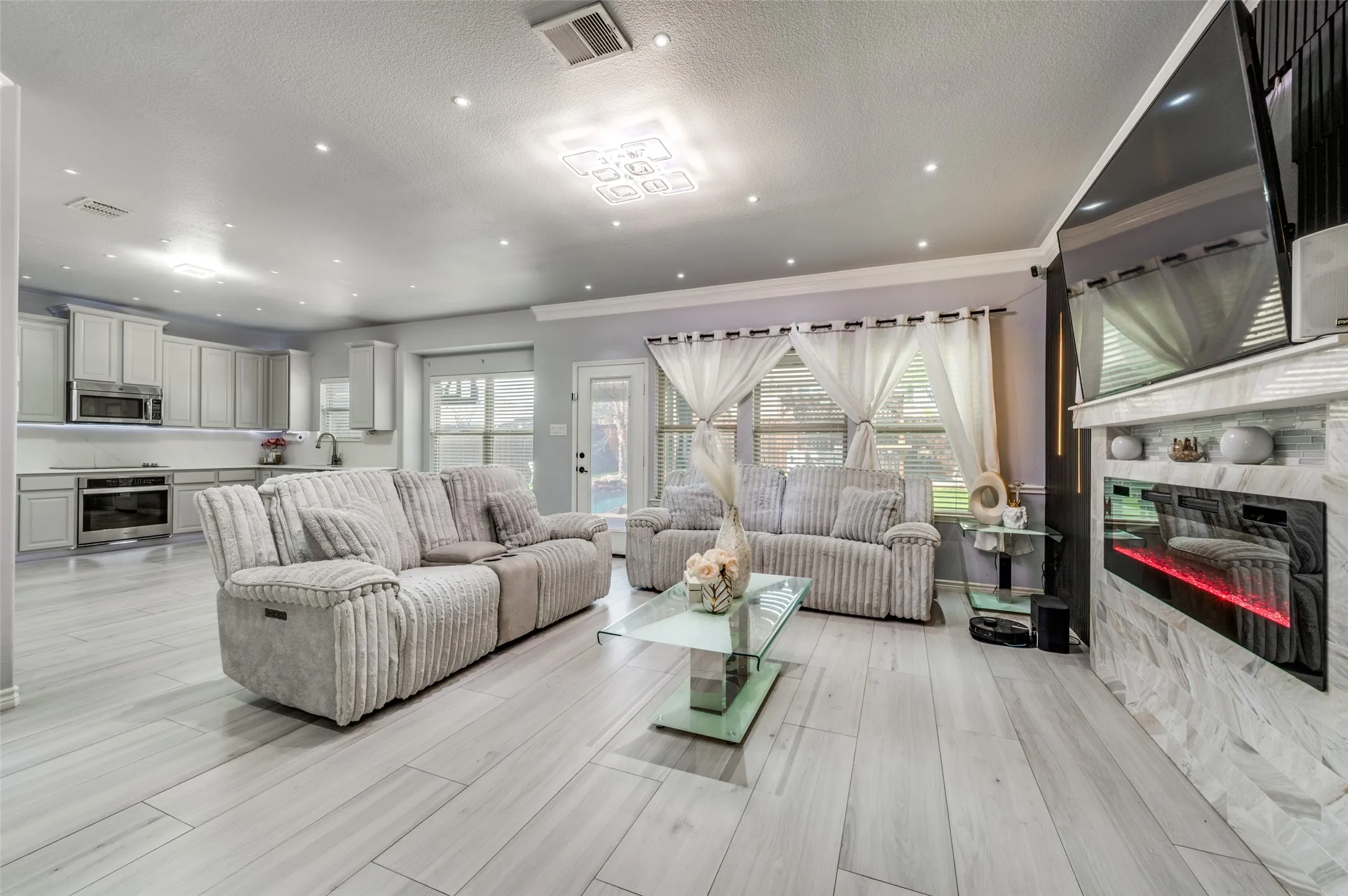 Single Family Residence For Sale in Denton County , 11705 Yarmouth Lane, Frisco, Texas 75036, 3 Bedroom, 3 Bathroom, 2 Garage spaces, 2,574 Sqft, built in 2013, mls#21295904, Real Estate Agent in Frisco, Homes For Sale in Denton county, Homes For Sale in Frisco, Realtor in Frisco Texas, Real Estate Brokerage Independent Realty Texas, Luminita Cordes Realtor