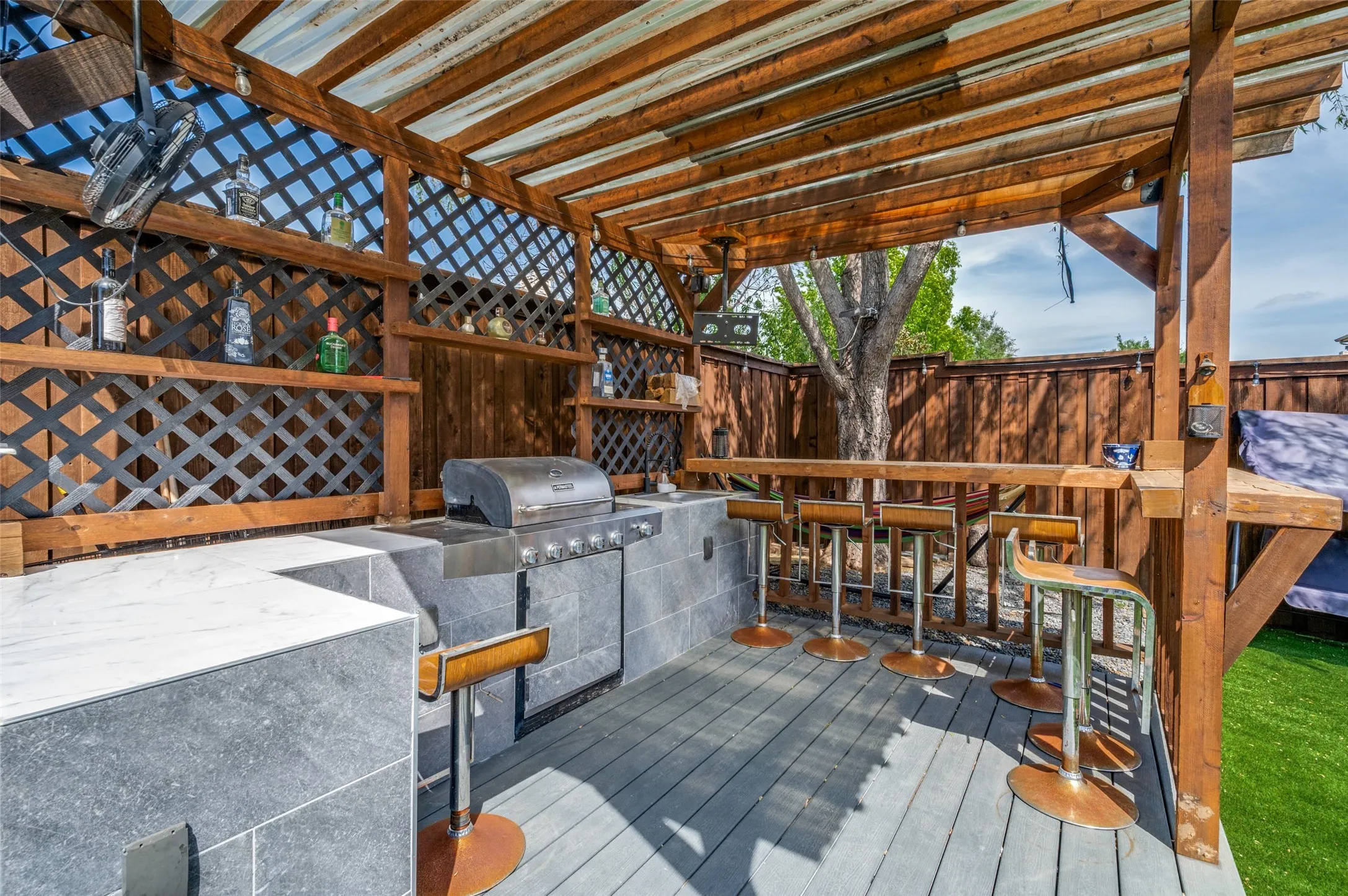 Outdoor kitchen area