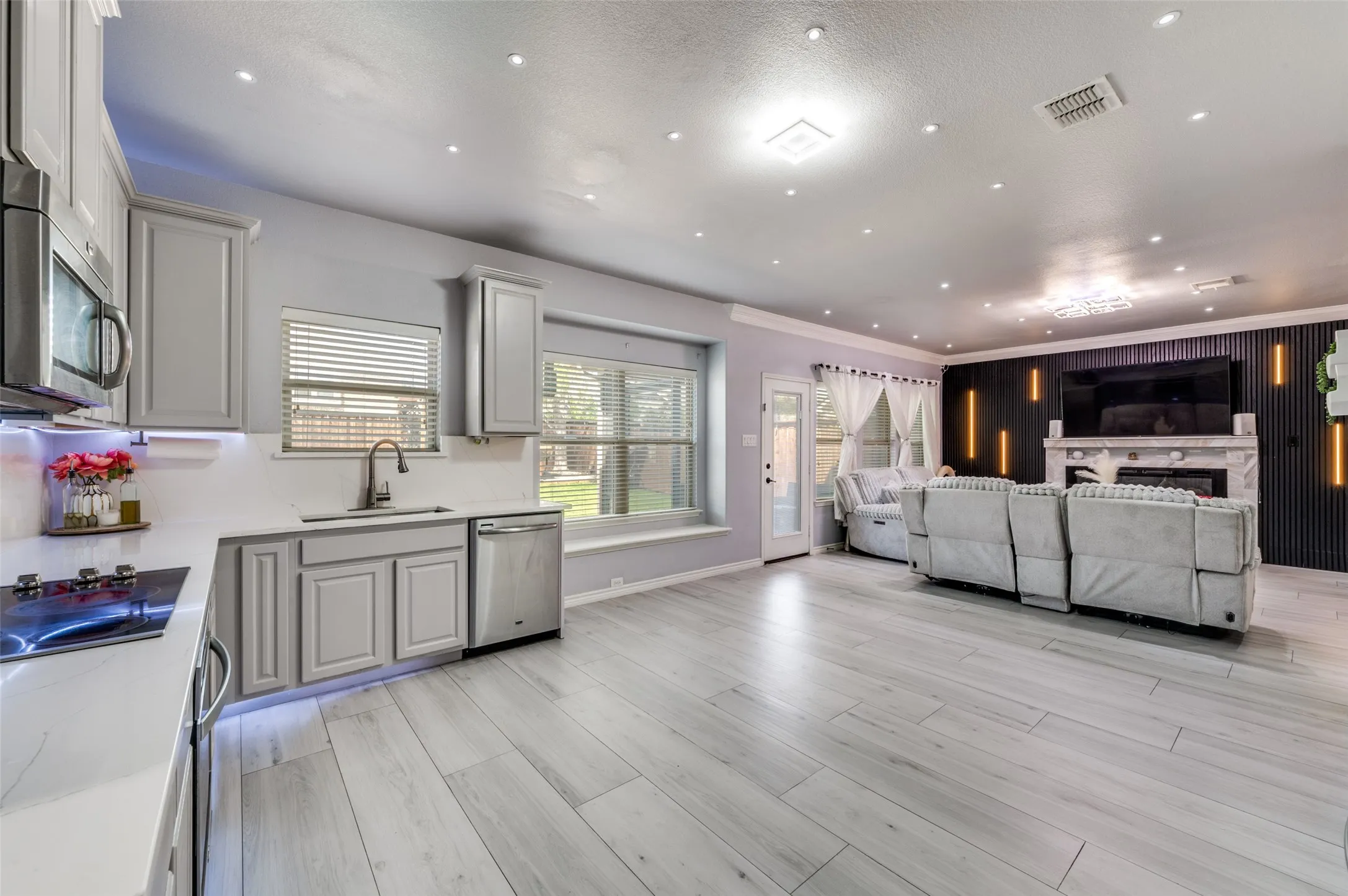 Single Family Residence For Sale in Denton County , 11705 Yarmouth Lane, Frisco, Texas 75036, 3 Bedroom, 3 Bathroom, 2 Garage spaces, 2,574 Sqft, built in 2013, mls#21295904, Real Estate Agent in Frisco, Homes For Sale in Denton county, Homes For Sale in Frisco, Realtor in Frisco Texas, Real Estate Brokerage Independent Realty Texas, Luminita Cordes Realtor