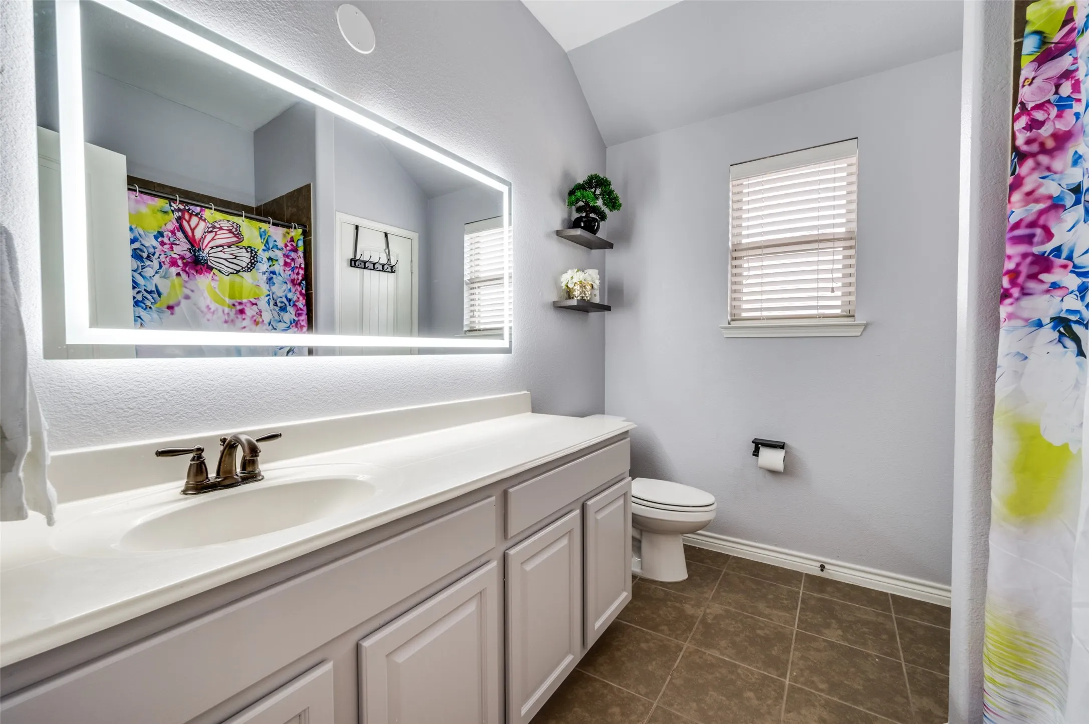Single Family Residence For Sale in Denton County , 11705 Yarmouth Lane, Frisco, Texas 75036, 3 Bedroom, 3 Bathroom, 2 Garage spaces, 2,574 Sqft, built in 2013, mls#21295904, Real Estate Agent in Frisco, Homes For Sale in Denton county, Homes For Sale in Frisco, Realtor in Frisco Texas, Real Estate Brokerage Independent Realty Texas, Luminita Cordes Realtor