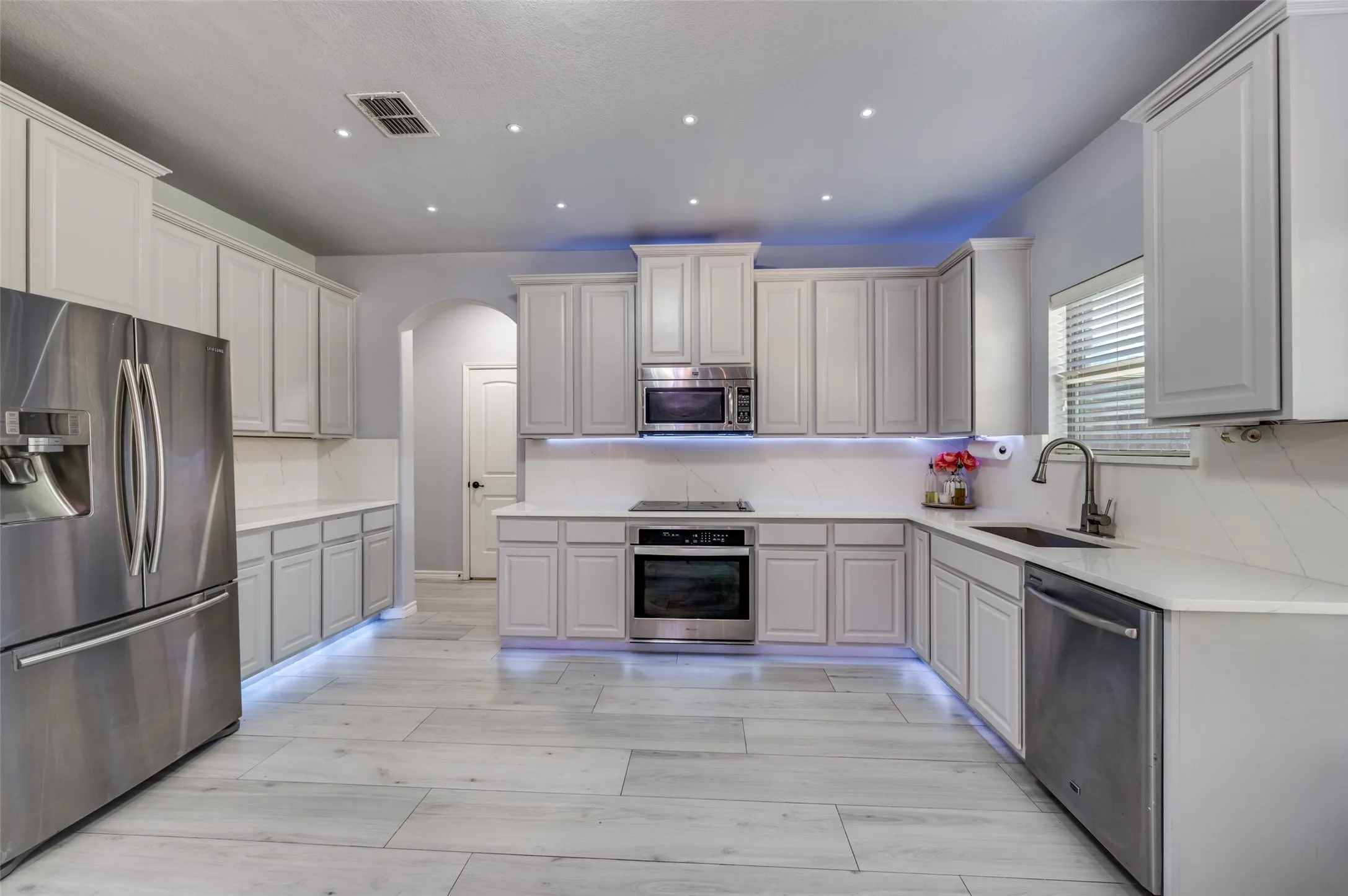 Single Family Residence For Sale in Denton County , 11705 Yarmouth Lane, Frisco, Texas 75036, 3 Bedroom, 3 Bathroom, 2 Garage spaces, 2,574 Sqft, built in 2013, mls#21295904, Real Estate Agent in Frisco, Homes For Sale in Denton county, Homes For Sale in Frisco, Realtor in Frisco Texas, Real Estate Brokerage Independent Realty Texas, Luminita Cordes Realtor