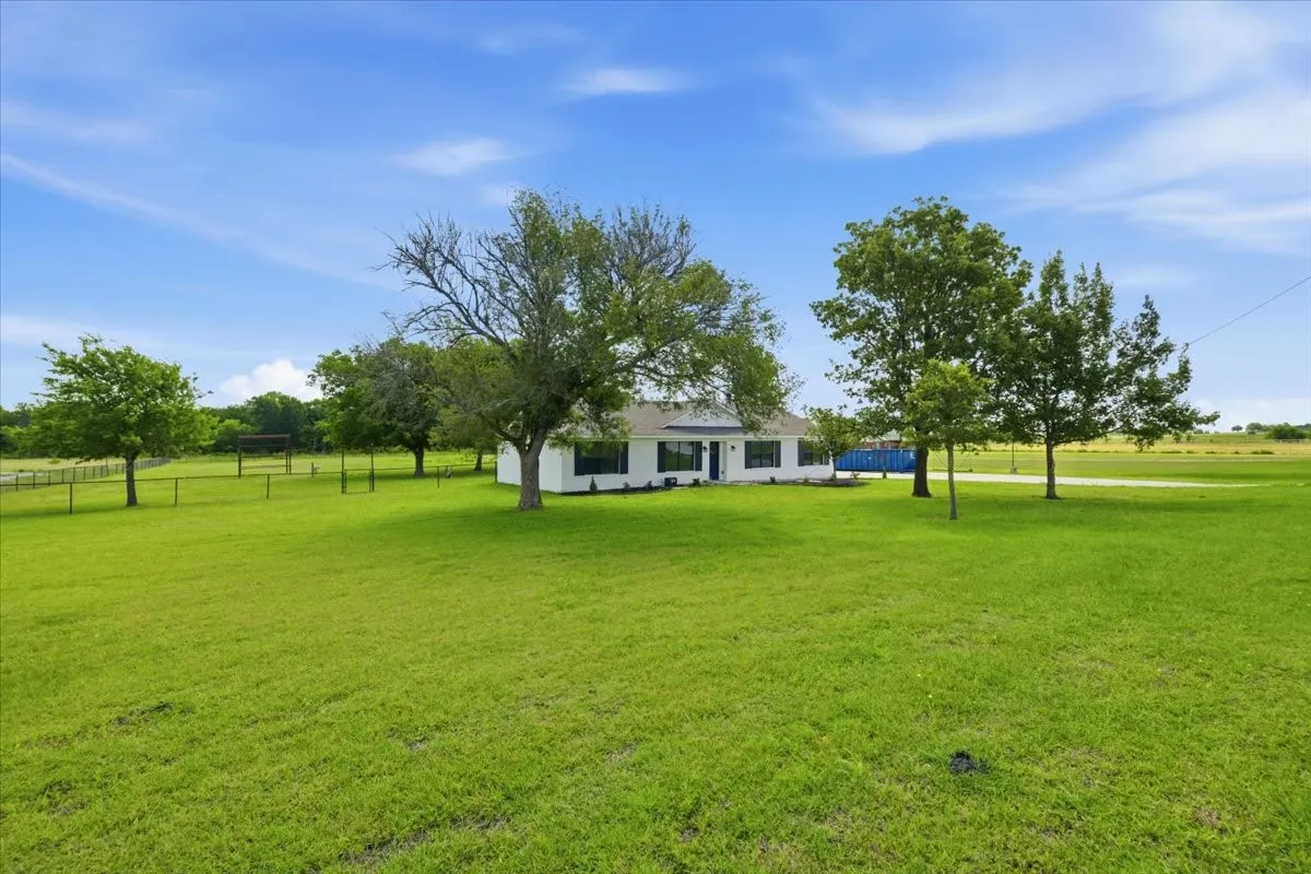 Single Family Residence For Sale in Mc Lennan County , 2207 Southwinds Drive, Lorena, Texas 76655, 4 Bedroom, 3 Bathroom, 2 Garage spaces, 1,636 Sqft, built in 1983, mls#21297900, Real Estate Agent in Lorena, Homes For Sale in Mc Lennan county, Homes For Sale in Lorena, Realtor in Lorena Texas, Real Estate Brokerage Independent Realty Texas, Luminita Cordes Realtor