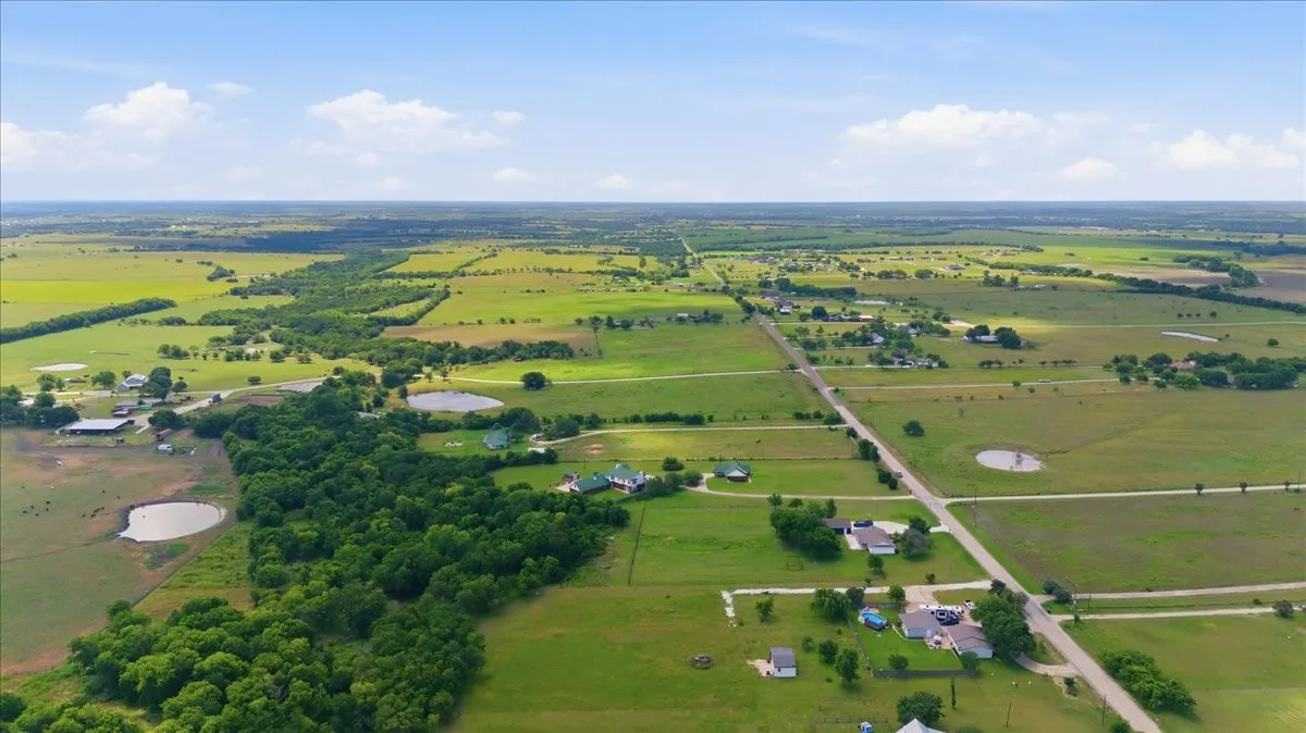 Single Family Residence For Sale in Mc Lennan County , 2207 Southwinds Drive, Lorena, Texas 76655, 4 Bedroom, 3 Bathroom, 2 Garage spaces, 1,636 Sqft, built in 1983, mls#21297900, Real Estate Agent in Lorena, Homes For Sale in Mc Lennan county, Homes For Sale in Lorena, Realtor in Lorena Texas, Real Estate Brokerage Independent Realty Texas, Luminita Cordes Realtor