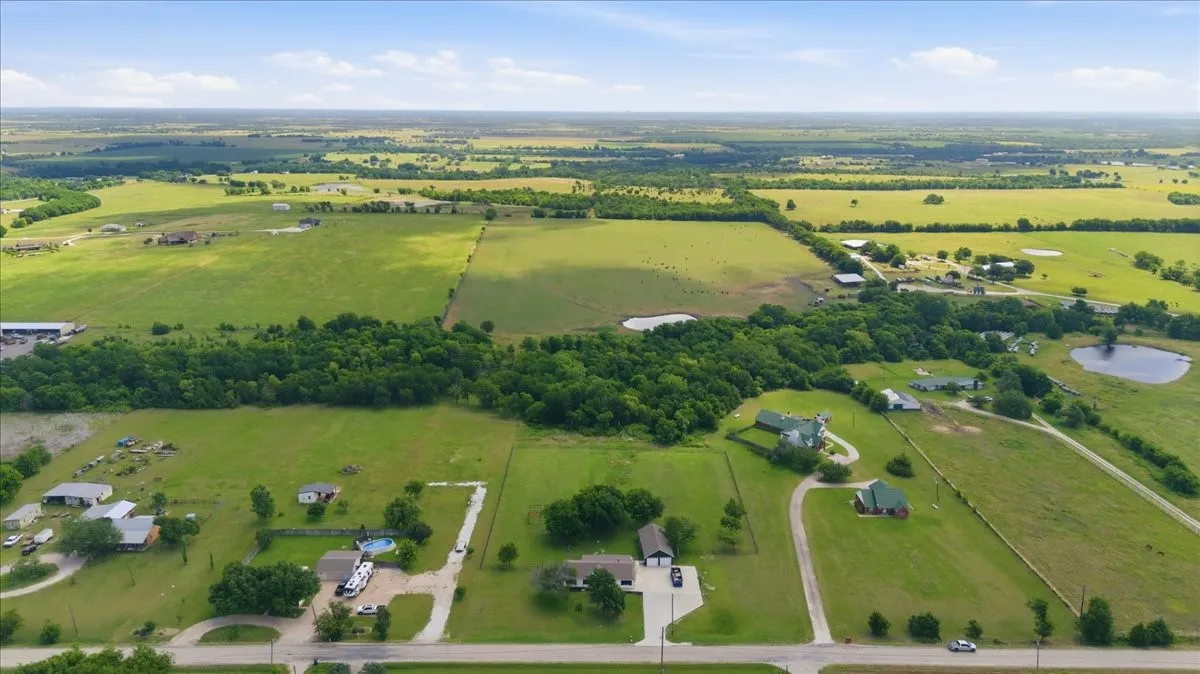Single Family Residence For Sale in Mc Lennan County , 2207 Southwinds Drive, Lorena, Texas 76655, 4 Bedroom, 3 Bathroom, 2 Garage spaces, 1,636 Sqft, built in 1983, mls#21297900, Real Estate Agent in Lorena, Homes For Sale in Mc Lennan county, Homes For Sale in Lorena, Realtor in Lorena Texas, Real Estate Brokerage Independent Realty Texas, Luminita Cordes Realtor