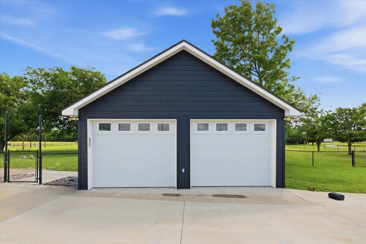 Single Family Residence For Sale in Mc Lennan County , 2207 Southwinds Drive, Lorena, Texas 76655, 4 Bedroom, 3 Bathroom, 2 Garage spaces, 1,636 Sqft, built in 1983, mls#21297900, Real Estate Agent in Lorena, Homes For Sale in Mc Lennan county, Homes For Sale in Lorena, Realtor in Lorena Texas, Real Estate Brokerage Independent Realty Texas, Luminita Cordes Realtor