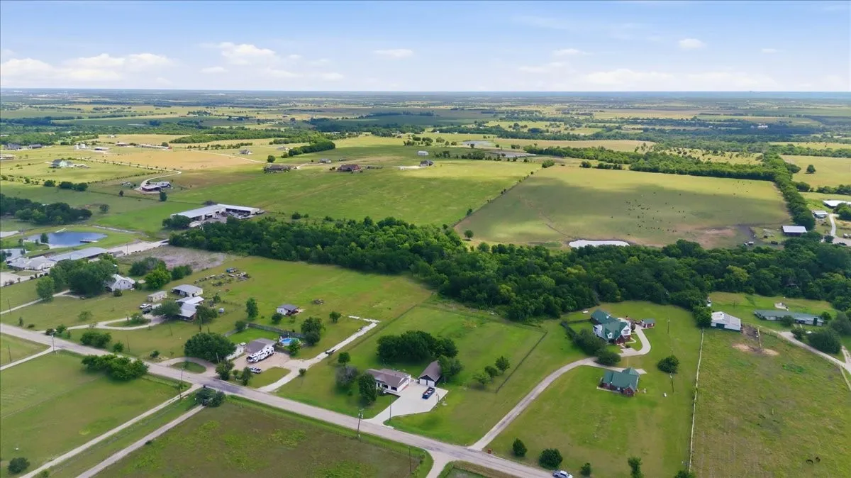 Single Family Residence For Sale in Mc Lennan County , 2207 Southwinds Drive, Lorena, Texas 76655, 4 Bedroom, 3 Bathroom, 2 Garage spaces, 1,636 Sqft, built in 1983, mls#21297900, Real Estate Agent in Lorena, Homes For Sale in Mc Lennan county, Homes For Sale in Lorena, Realtor in Lorena Texas, Real Estate Brokerage Independent Realty Texas, Luminita Cordes Realtor