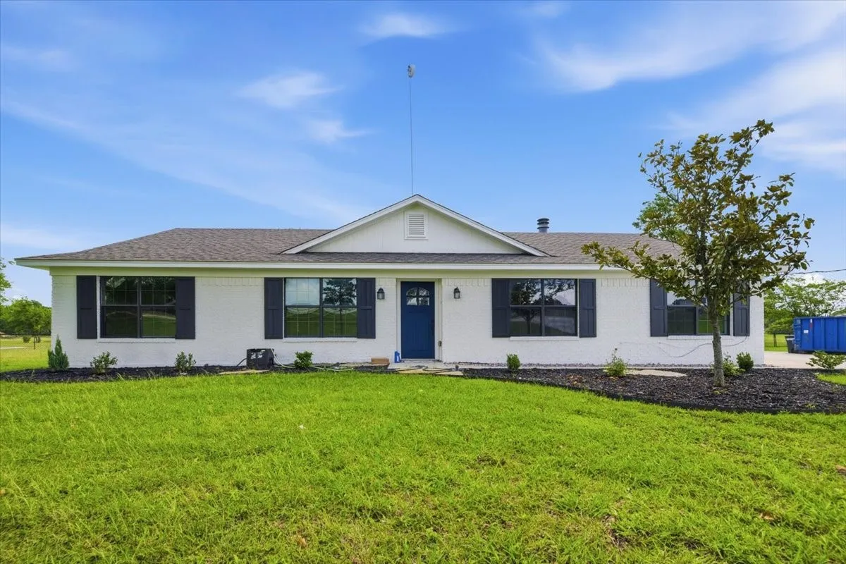 Single Family Residence For Sale in Mc Lennan County , 2207 Southwinds Drive, Lorena, Texas 76655, 4 Bedroom, 3 Bathroom, 2 Garage spaces, 1,636 Sqft, built in 1983, mls#21297900, Real Estate Agent in Lorena, Homes For Sale in Mc Lennan county, Homes For Sale in Lorena, Realtor in Lorena Texas, Real Estate Brokerage Independent Realty Texas, Luminita Cordes Realtor
