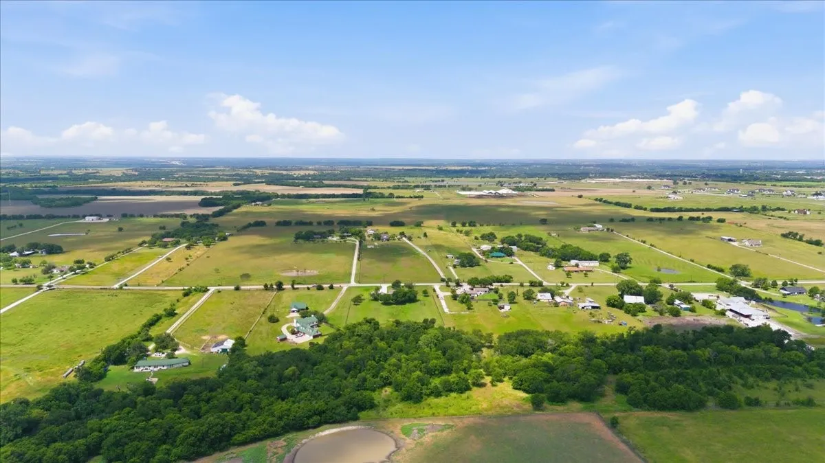Single Family Residence For Sale in Mc Lennan County , 2207 Southwinds Drive, Lorena, Texas 76655, 4 Bedroom, 3 Bathroom, 2 Garage spaces, 1,636 Sqft, built in 1983, mls#21297900, Real Estate Agent in Lorena, Homes For Sale in Mc Lennan county, Homes For Sale in Lorena, Realtor in Lorena Texas, Real Estate Brokerage Independent Realty Texas, Luminita Cordes Realtor