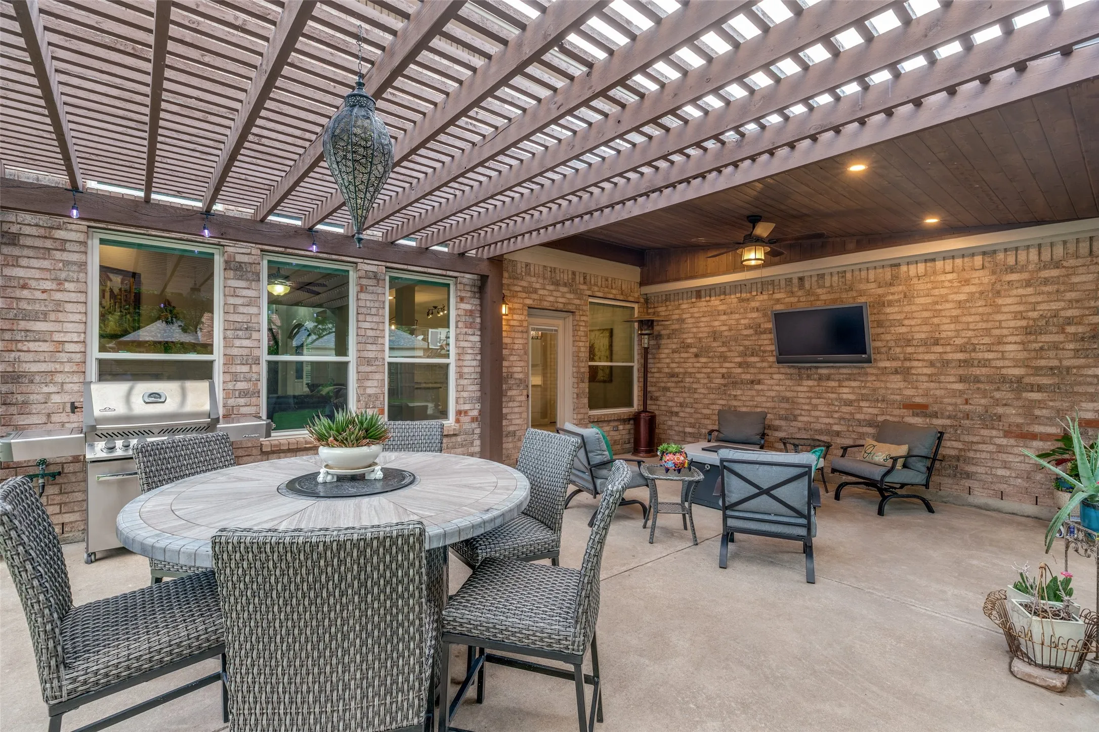 Single Family Residence For Sale in Denton County , 7800 Crazy Horse Drive, Frisco, Texas 75036, 5 Bedroom, 3 Bathroom, 3 Garage spaces, 3,185 Sqft, built in 2001, mls#21298093, Real Estate Agent in Frisco, Homes For Sale in Denton county, Homes For Sale in Frisco, Realtor in Frisco Texas, Real Estate Brokerage Independent Realty Texas, Luminita Cordes Realtor