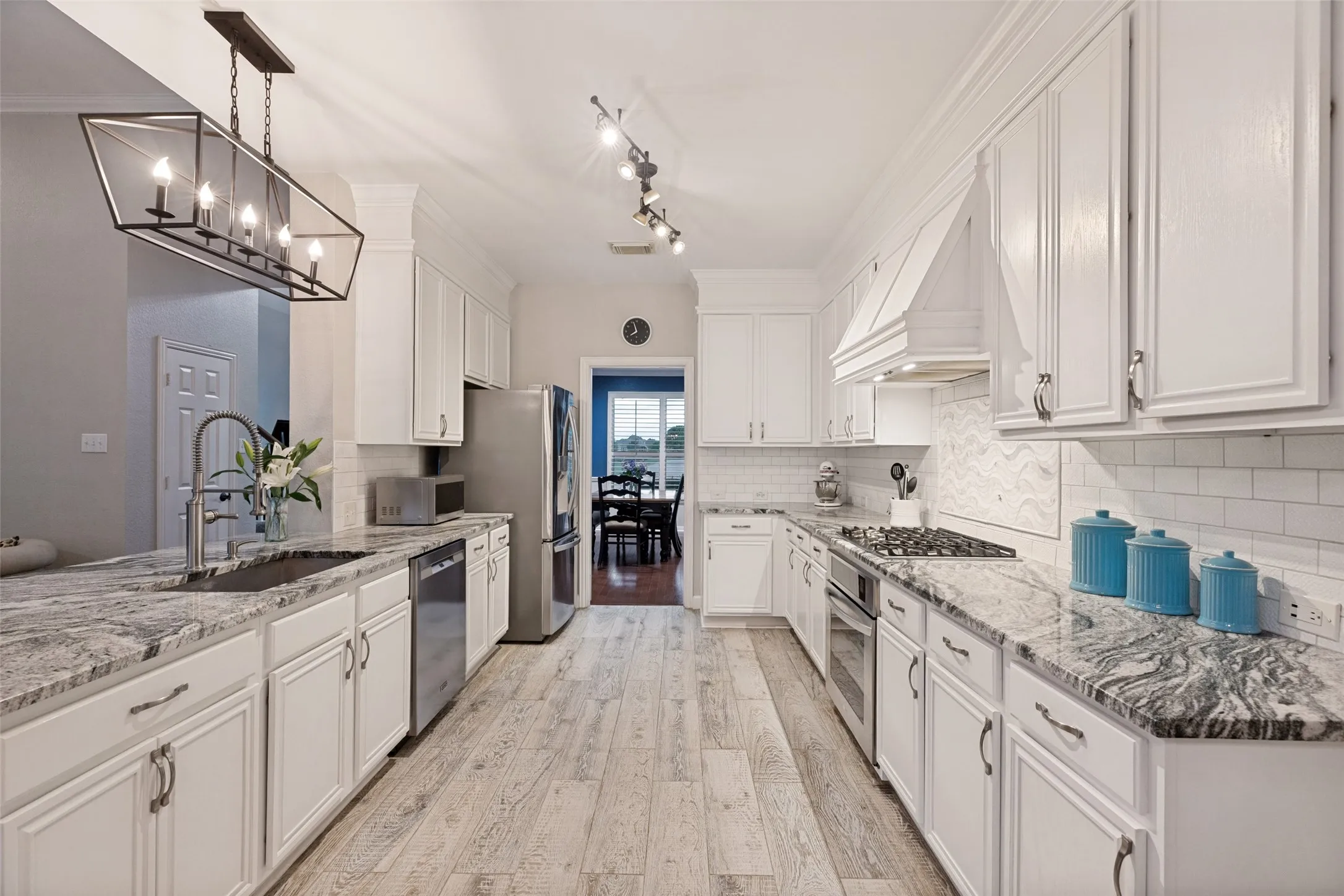 Single Family Residence For Sale in Denton County , 7800 Crazy Horse Drive, Frisco, Texas 75036, 5 Bedroom, 3 Bathroom, 3 Garage spaces, 3,185 Sqft, built in 2001, mls#21298093, Real Estate Agent in Frisco, Homes For Sale in Denton county, Homes For Sale in Frisco, Realtor in Frisco Texas, Real Estate Brokerage Independent Realty Texas, Luminita Cordes Realtor