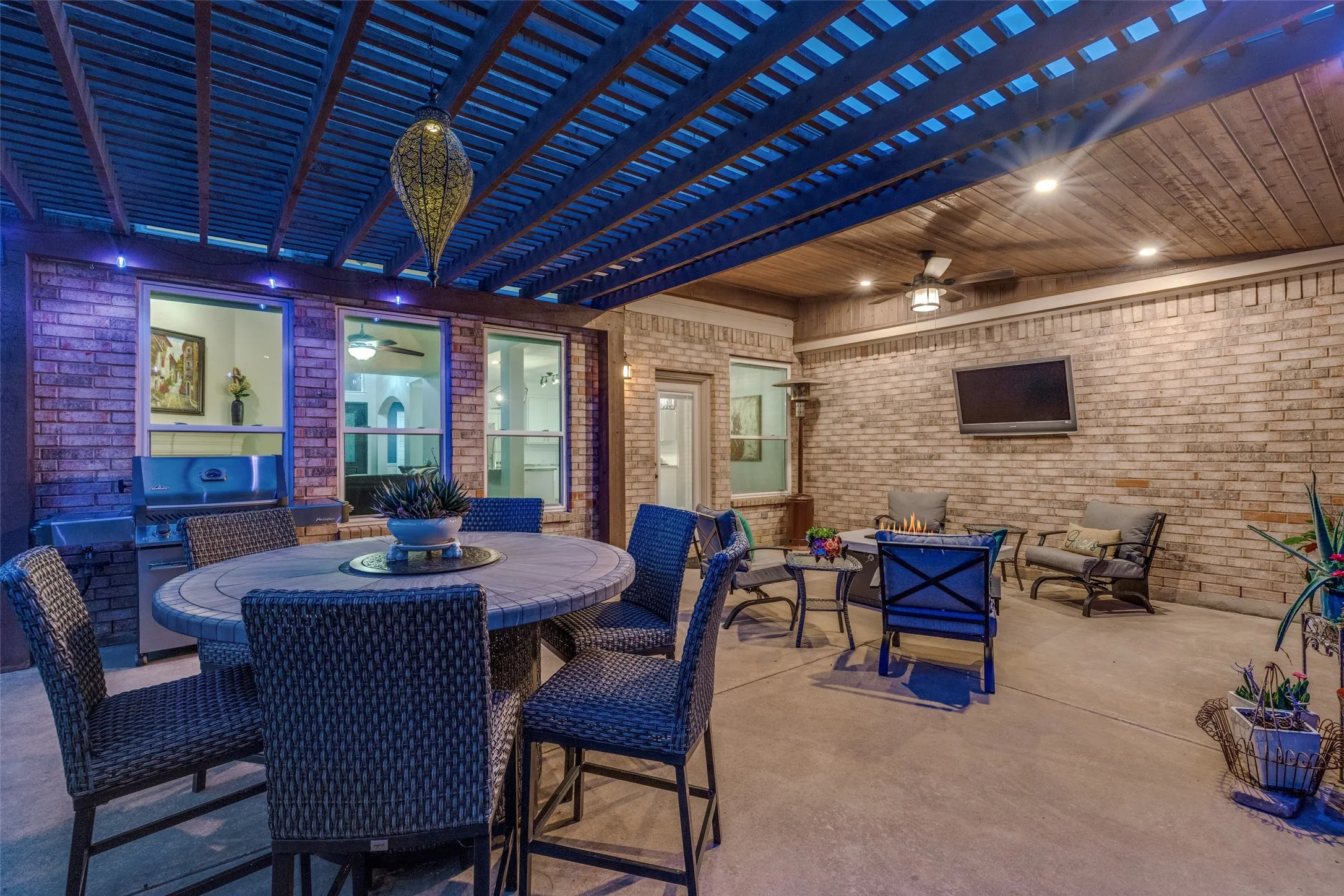 Single Family Residence For Sale in Denton County , 7800 Crazy Horse Drive, Frisco, Texas 75036, 5 Bedroom, 3 Bathroom, 3 Garage spaces, 3,185 Sqft, built in 2001, mls#21298093, Real Estate Agent in Frisco, Homes For Sale in Denton county, Homes For Sale in Frisco, Realtor in Frisco Texas, Real Estate Brokerage Independent Realty Texas, Luminita Cordes Realtor