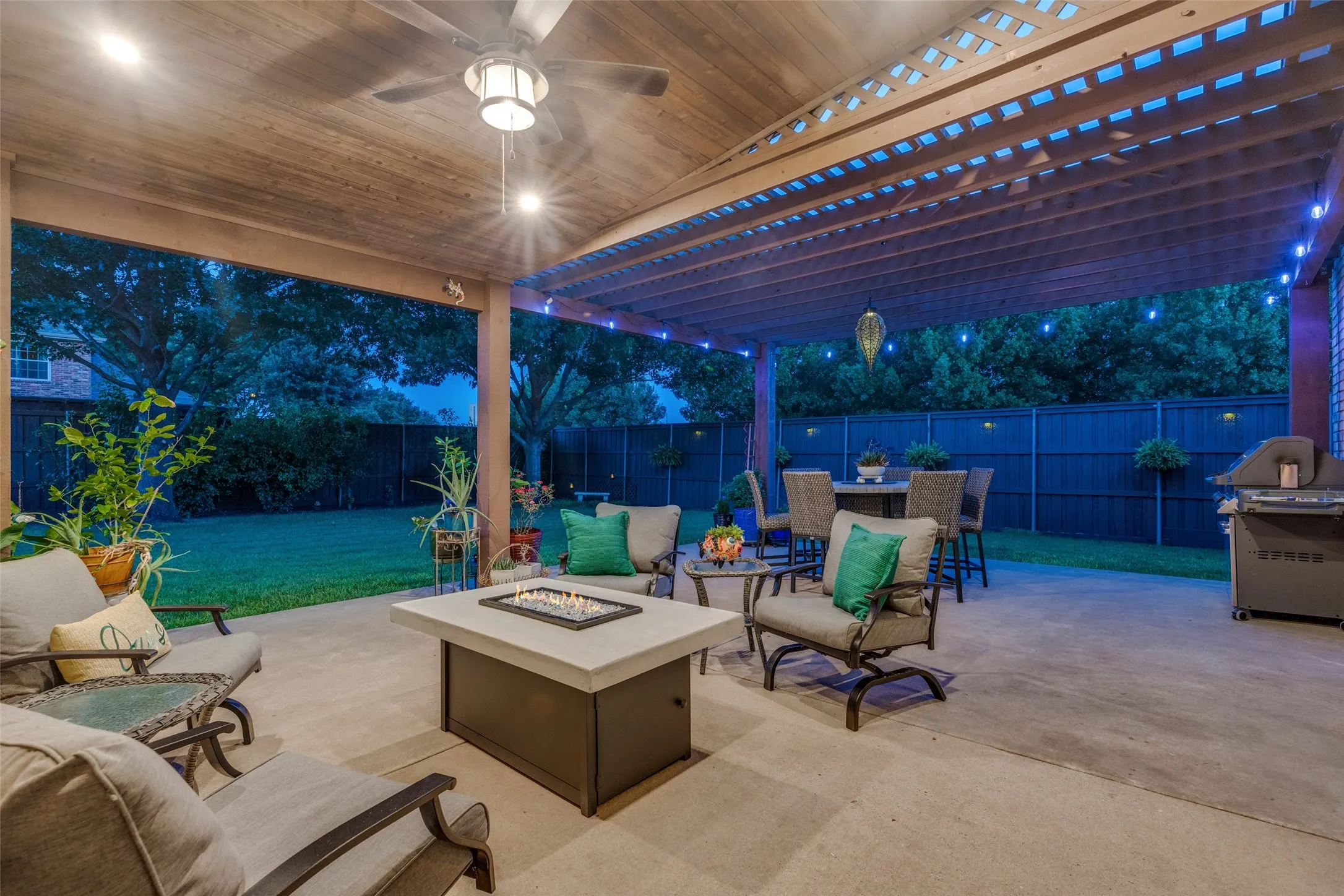 Single Family Residence For Sale in Denton County , 7800 Crazy Horse Drive, Frisco, Texas 75036, 5 Bedroom, 3 Bathroom, 3 Garage spaces, 3,185 Sqft, built in 2001, mls#21298093, Real Estate Agent in Frisco, Homes For Sale in Denton county, Homes For Sale in Frisco, Realtor in Frisco Texas, Real Estate Brokerage Independent Realty Texas, Luminita Cordes Realtor