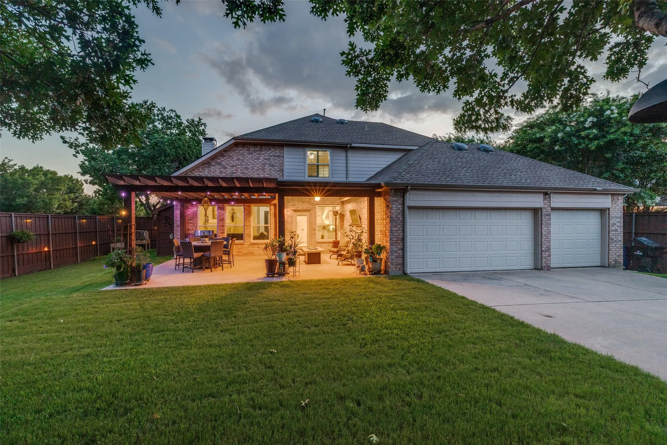 Single Family Residence For Sale in Denton County , 7800 Crazy Horse Drive, Frisco, Texas 75036, 5 Bedroom, 3 Bathroom, 3 Garage spaces, 3,185 Sqft, built in 2001, mls#21298093, Real Estate Agent in Frisco, Homes For Sale in Denton county, Homes For Sale in Frisco, Realtor in Frisco Texas, Real Estate Brokerage Independent Realty Texas, Luminita Cordes Realtor
