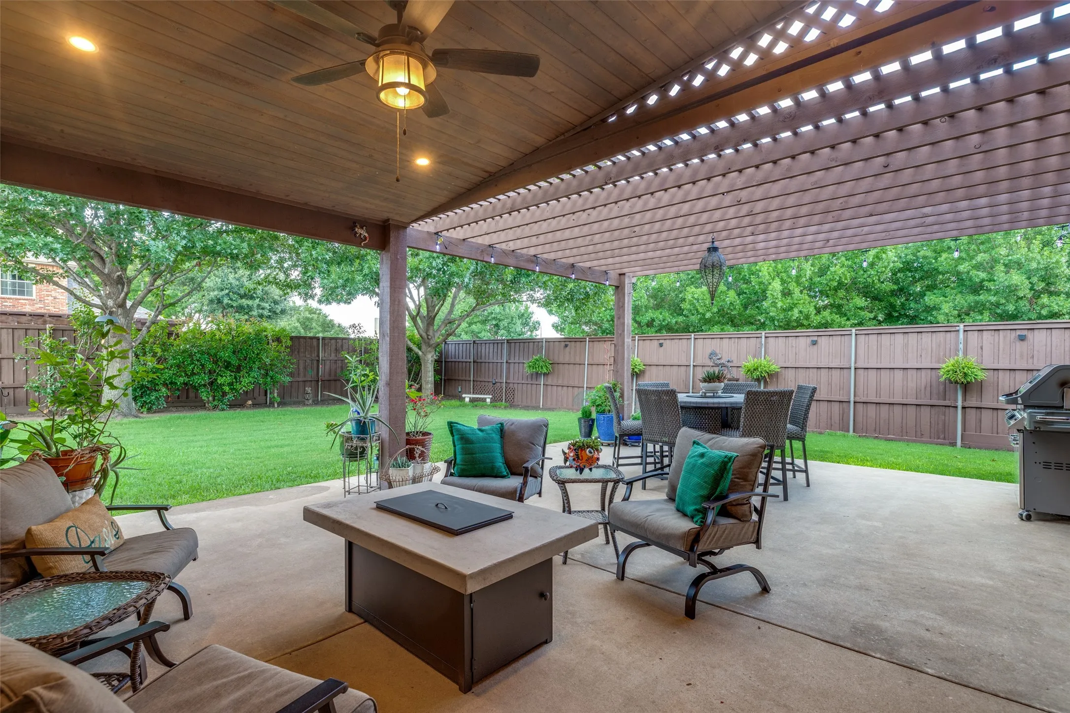 Single Family Residence For Sale in Denton County , 7800 Crazy Horse Drive, Frisco, Texas 75036, 5 Bedroom, 3 Bathroom, 3 Garage spaces, 3,185 Sqft, built in 2001, mls#21298093, Real Estate Agent in Frisco, Homes For Sale in Denton county, Homes For Sale in Frisco, Realtor in Frisco Texas, Real Estate Brokerage Independent Realty Texas, Luminita Cordes Realtor