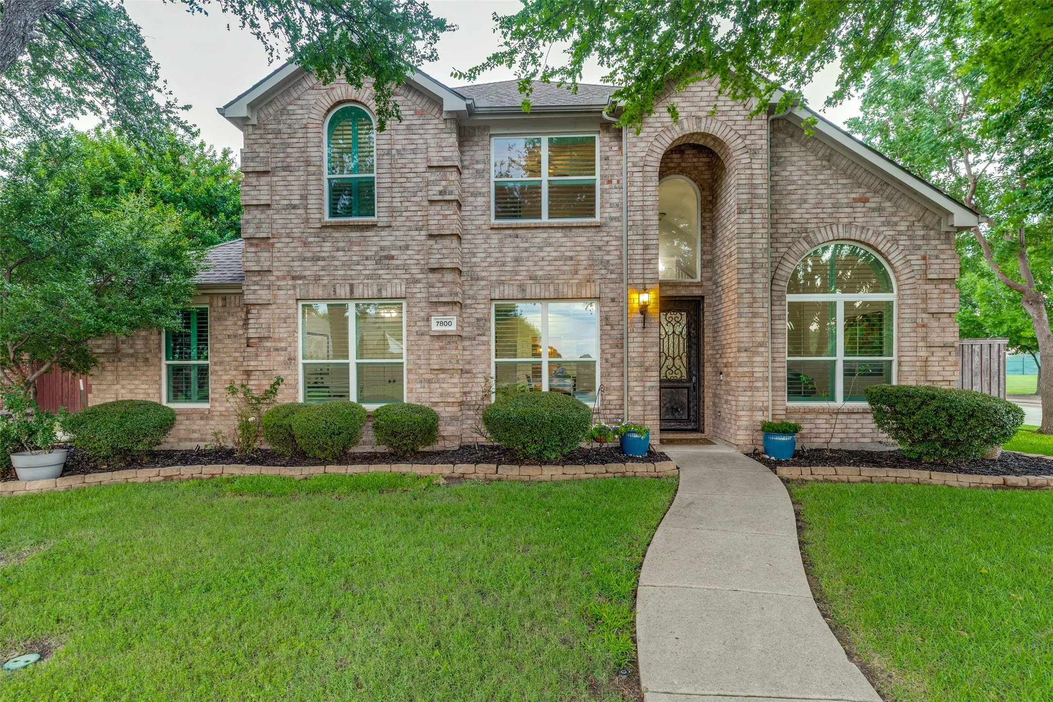 Single Family Residence For Sale in Denton County , 7800 Crazy Horse Drive, Frisco, Texas 75036, 5 Bedroom, 3 Bathroom, 3 Garage spaces, 3,185 Sqft, built in 2001, mls#21298093, Real Estate Agent in Frisco, Homes For Sale in Denton county, Homes For Sale in Frisco, Realtor in Frisco Texas, Real Estate Brokerage Independent Realty Texas, Luminita Cordes Realtor