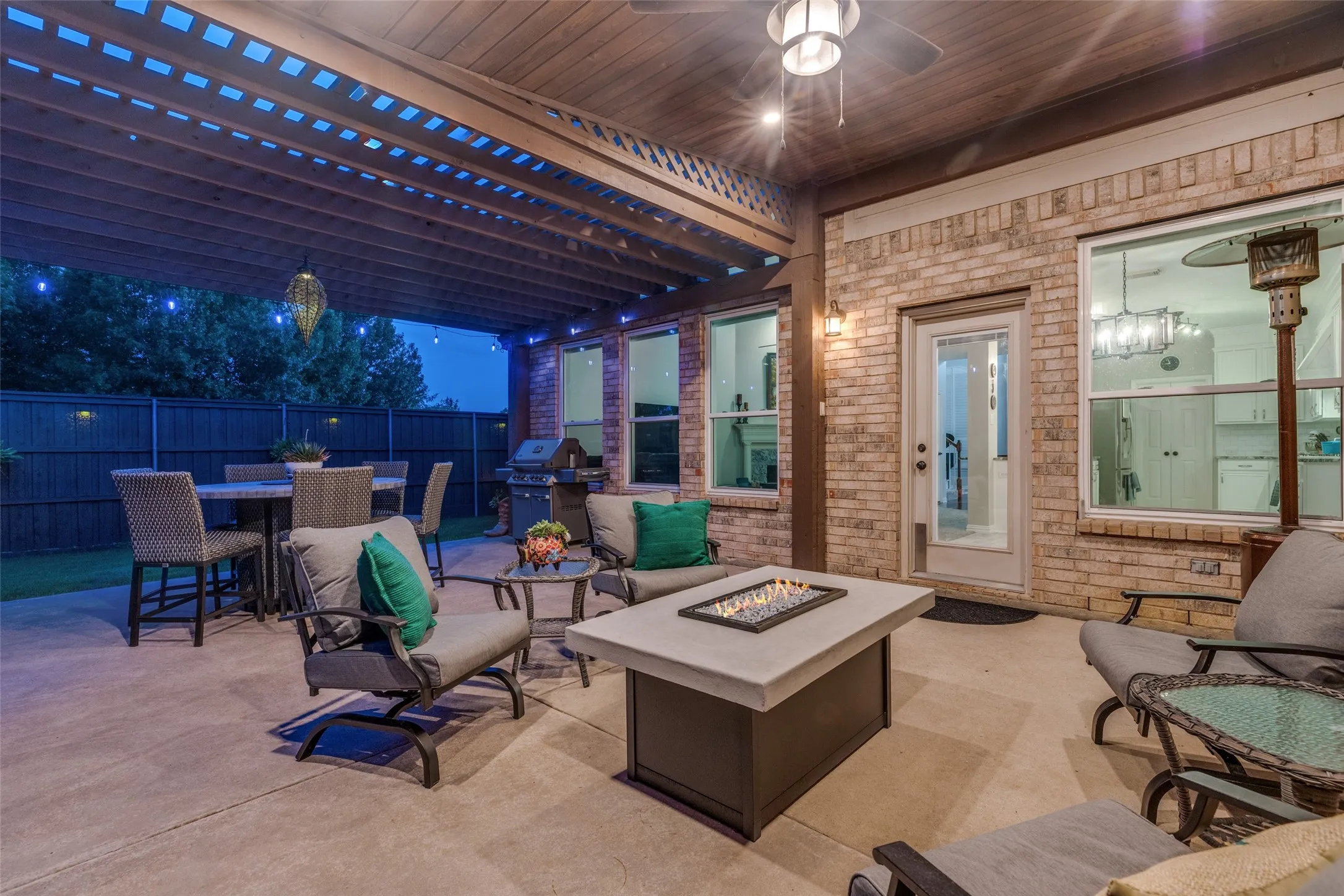 Single Family Residence For Sale in Denton County , 7800 Crazy Horse Drive, Frisco, Texas 75036, 5 Bedroom, 3 Bathroom, 3 Garage spaces, 3,185 Sqft, built in 2001, mls#21298093, Real Estate Agent in Frisco, Homes For Sale in Denton county, Homes For Sale in Frisco, Realtor in Frisco Texas, Real Estate Brokerage Independent Realty Texas, Luminita Cordes Realtor