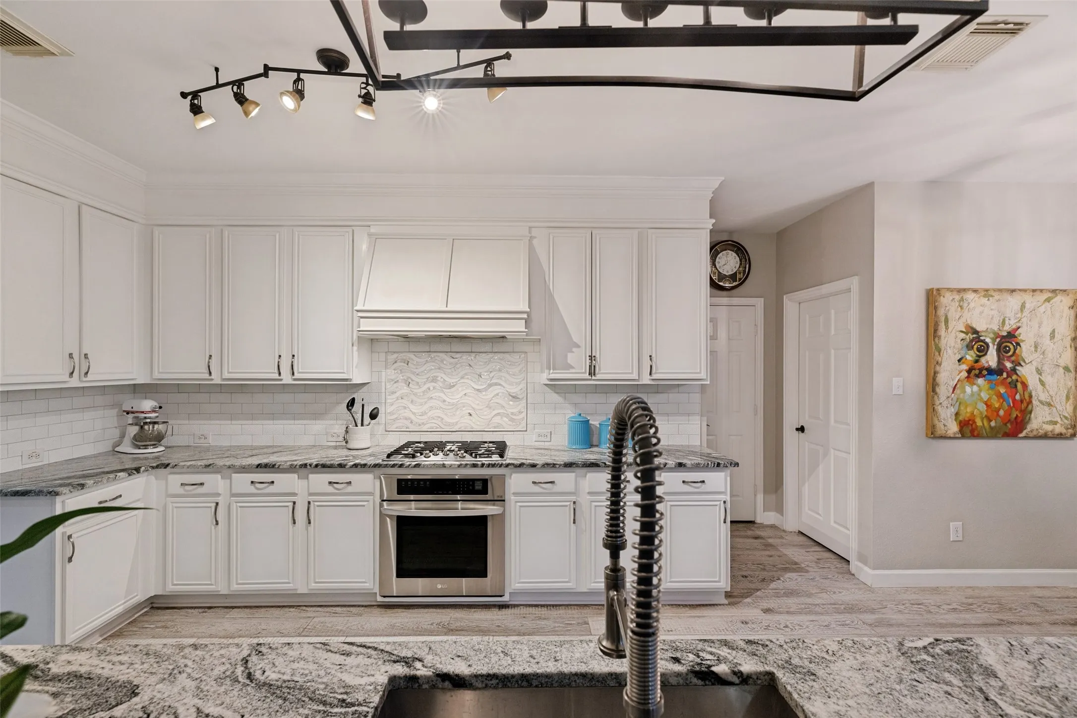 Single Family Residence For Sale in Denton County , 7800 Crazy Horse Drive, Frisco, Texas 75036, 5 Bedroom, 3 Bathroom, 3 Garage spaces, 3,185 Sqft, built in 2001, mls#21298093, Real Estate Agent in Frisco, Homes For Sale in Denton county, Homes For Sale in Frisco, Realtor in Frisco Texas, Real Estate Brokerage Independent Realty Texas, Luminita Cordes Realtor