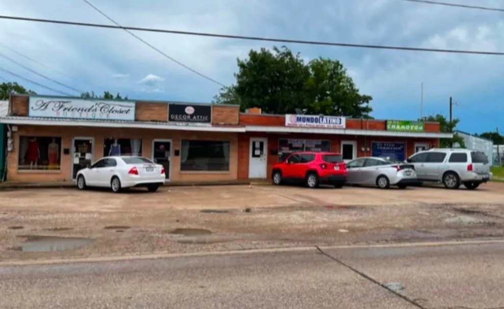 Retail For Sale in Dallas County , 712 N Main Street, Duncanville, Texas 75116, 0, 0, Garage spaces, 0 Sqft, built in 1961, Price $525,000, mls#21298573, Real Estate Agent in Duncanville, Homes For Sale in Dallas county, Homes For Sale in Duncanville, Realtor in Duncanville Texas, Real Estate Brokerage Independent Realty Texas, Luminita Cordes Realtor