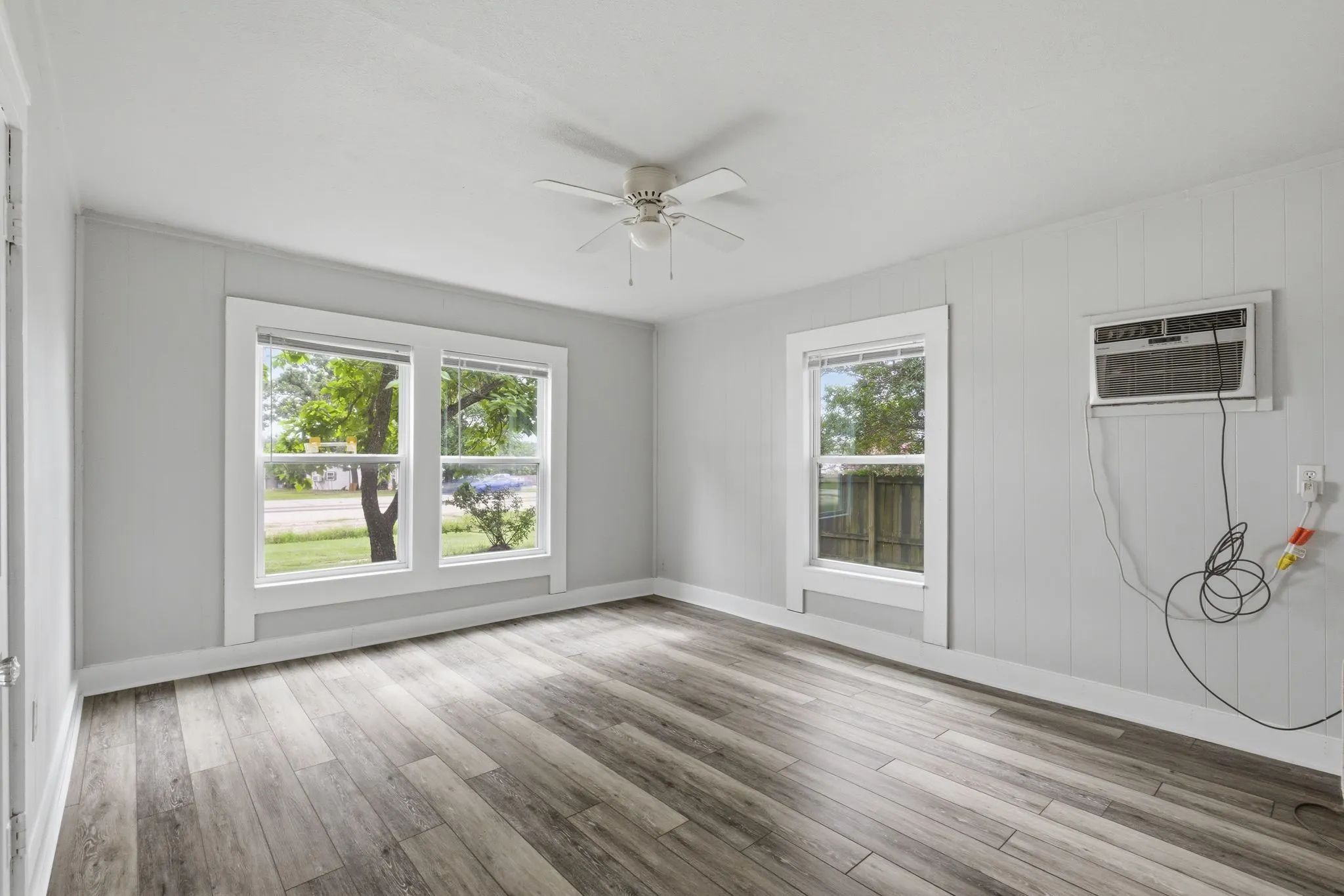 Single Family Residence For Sale in Rains County , 1821 N State Highway 19, Emory, Texas 75440, 3 Bedroom, 1 Bathroom, Garage spaces, 1,235 Sqft, built in 1940, mls#21298577, Real Estate Agent in Emory, Homes For Sale in Rains county, Homes For Sale in Emory, Realtor in Emory Texas, Real Estate Brokerage Independent Realty Texas, Luminita Cordes Realtor