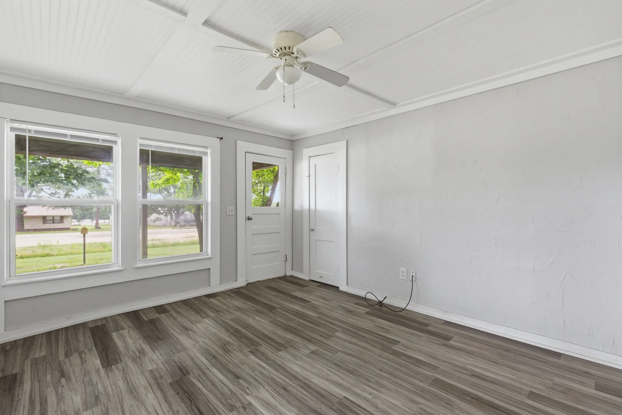 Single Family Residence For Sale in Rains County , 1821 N State Highway 19, Emory, Texas 75440, 3 Bedroom, 1 Bathroom, Garage spaces, 1,235 Sqft, built in 1940, mls#21298577, Real Estate Agent in Emory, Homes For Sale in Rains county, Homes For Sale in Emory, Realtor in Emory Texas, Real Estate Brokerage Independent Realty Texas, Luminita Cordes Realtor