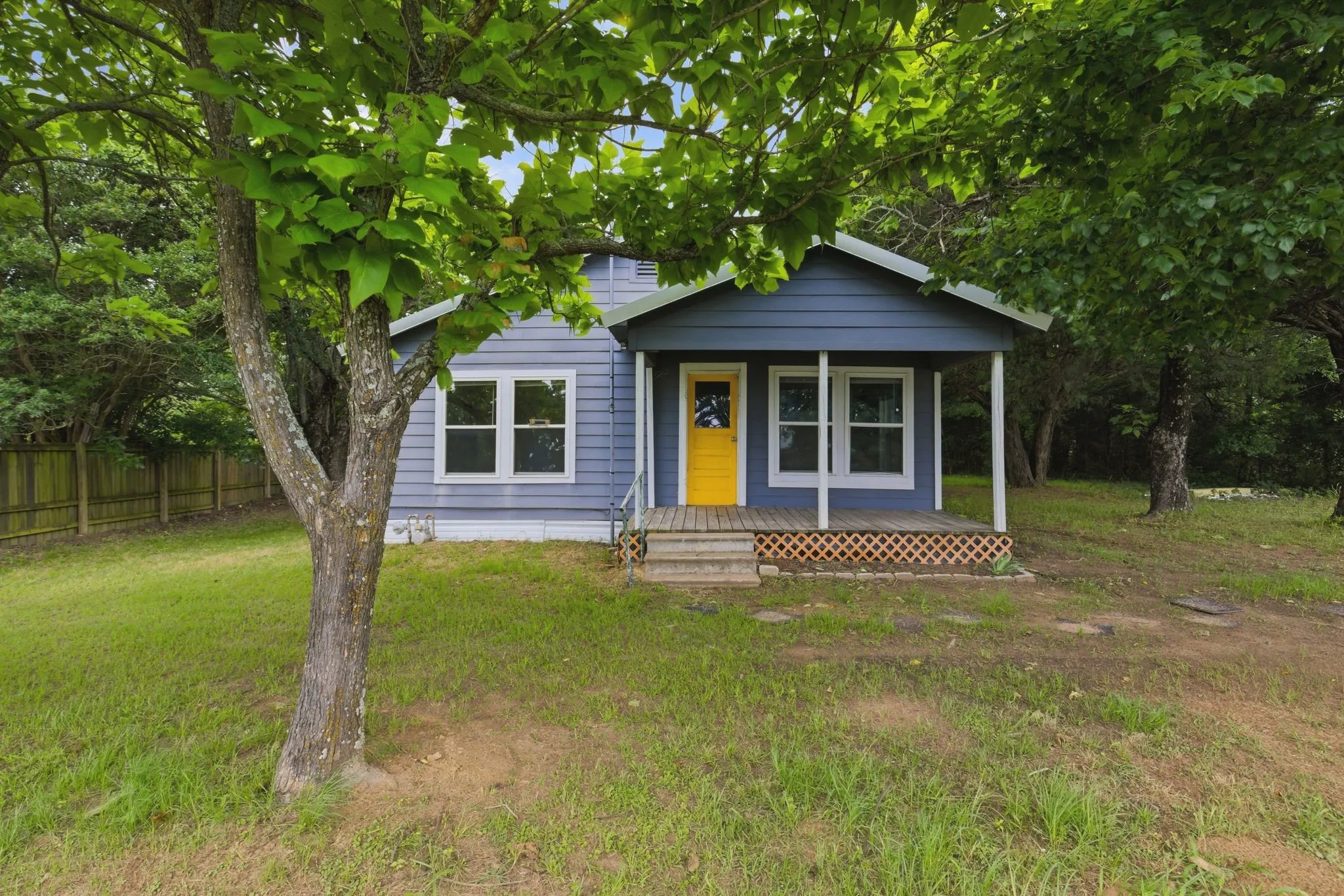 Single Family Residence For Sale in Rains County , 1821 N State Highway 19, Emory, Texas 75440, 3 Bedroom, 1 Bathroom, Garage spaces, 1,235 Sqft, built in 1940, mls#21298577, Real Estate Agent in Emory, Homes For Sale in Rains county, Homes For Sale in Emory, Realtor in Emory Texas, Real Estate Brokerage Independent Realty Texas, Luminita Cordes Realtor