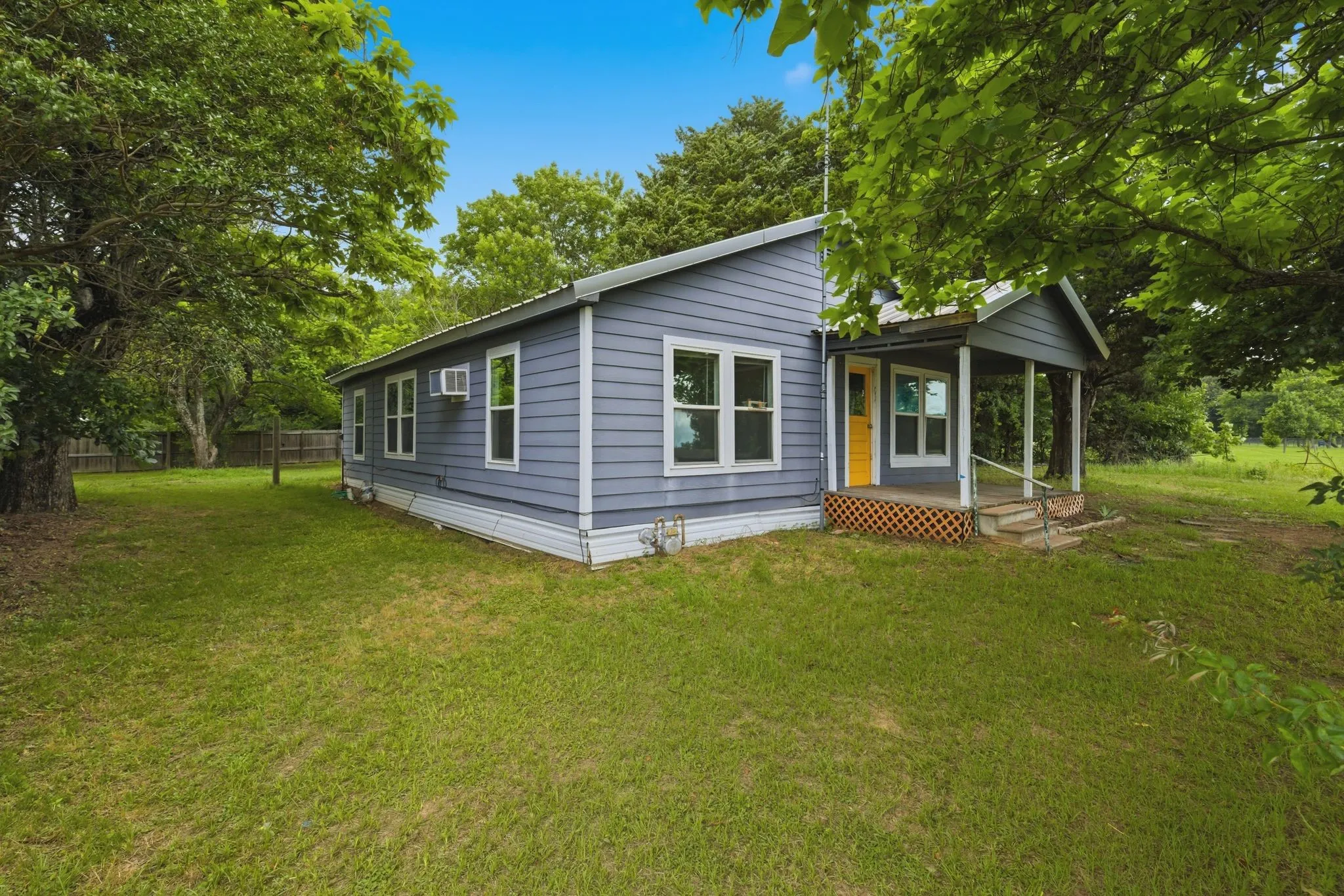 Single Family Residence For Sale in Rains County , 1821 N State Highway 19, Emory, Texas 75440, 3 Bedroom, 1 Bathroom, Garage spaces, 1,235 Sqft, built in 1940, mls#21298577, Real Estate Agent in Emory, Homes For Sale in Rains county, Homes For Sale in Emory, Realtor in Emory Texas, Real Estate Brokerage Independent Realty Texas, Luminita Cordes Realtor