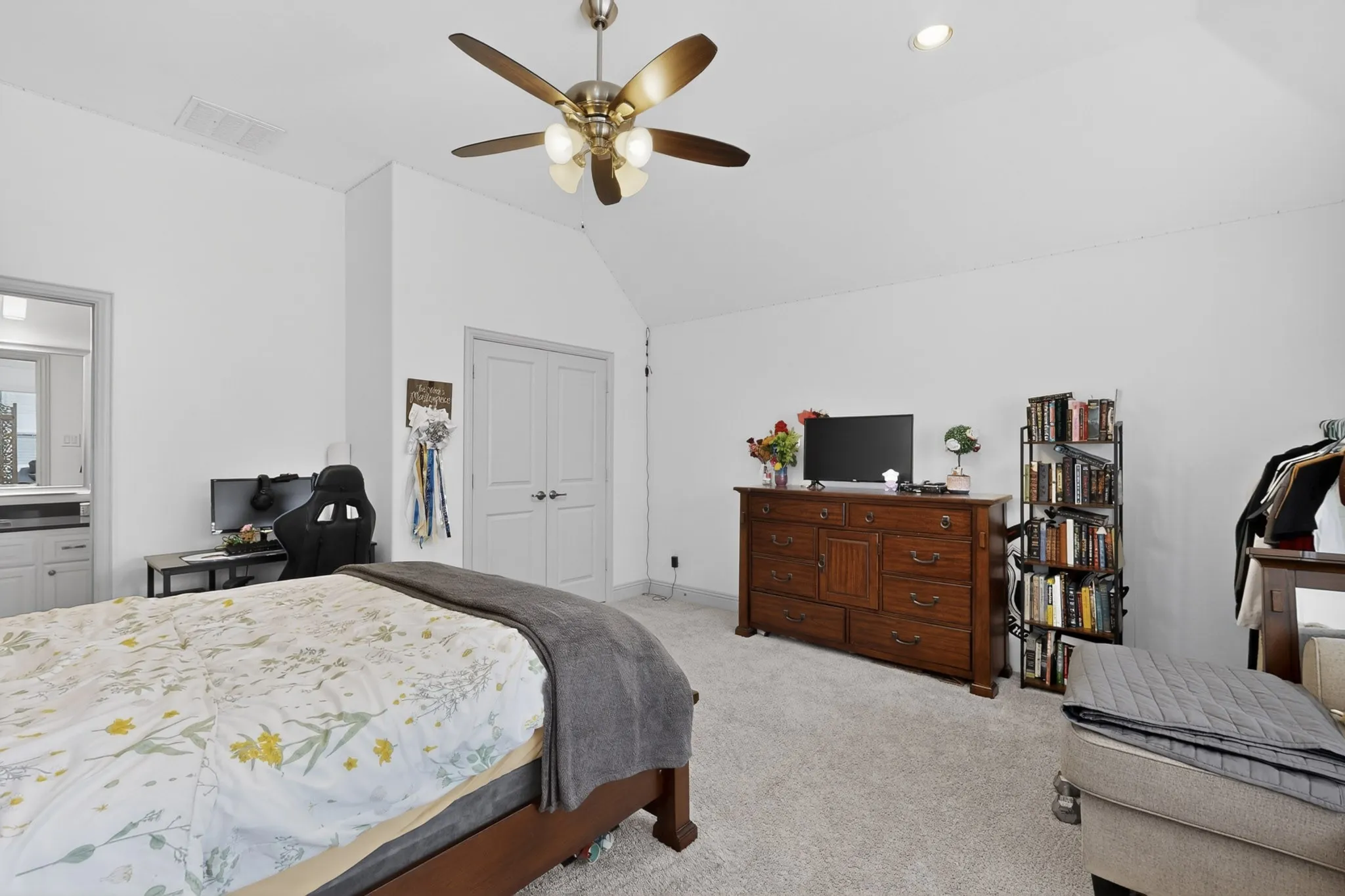 Single Family Residence For Sale in Denton County , 428 Balmora Way, Roanoke, Texas 76262, 3 Bedroom, 3 Bathroom, 2 Garage spaces, 2,333 Sqft, built in 2017, mls#21298516, Real Estate Agent in Roanoke, Homes For Sale in Denton county, Homes For Sale in Roanoke, Realtor in Roanoke Texas, Real Estate Brokerage Independent Realty Texas, Luminita Cordes Realtor