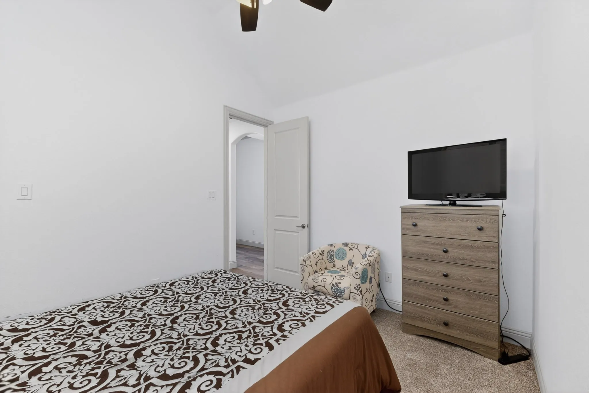 Single Family Residence For Sale in Denton County , 428 Balmora Way, Roanoke, Texas 76262, 3 Bedroom, 3 Bathroom, 2 Garage spaces, 2,333 Sqft, built in 2017, mls#21298516, Real Estate Agent in Roanoke, Homes For Sale in Denton county, Homes For Sale in Roanoke, Realtor in Roanoke Texas, Real Estate Brokerage Independent Realty Texas, Luminita Cordes Realtor