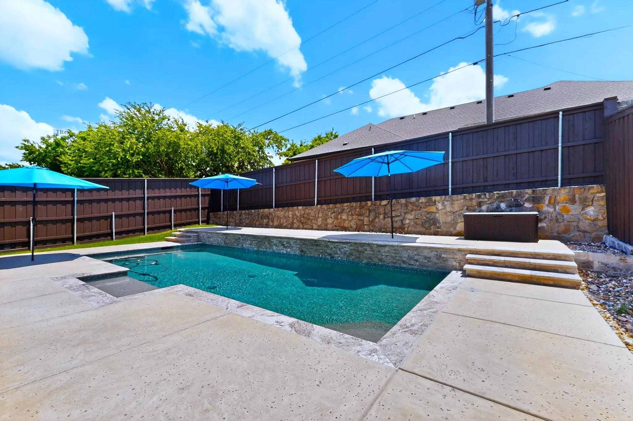 Single Family Residence For Sale in Denton County , 428 Balmora Way, Roanoke, Texas 76262, 3 Bedroom, 3 Bathroom, 2 Garage spaces, 2,333 Sqft, built in 2017, mls#21298516, Real Estate Agent in Roanoke, Homes For Sale in Denton county, Homes For Sale in Roanoke, Realtor in Roanoke Texas, Real Estate Brokerage Independent Realty Texas, Luminita Cordes Realtor