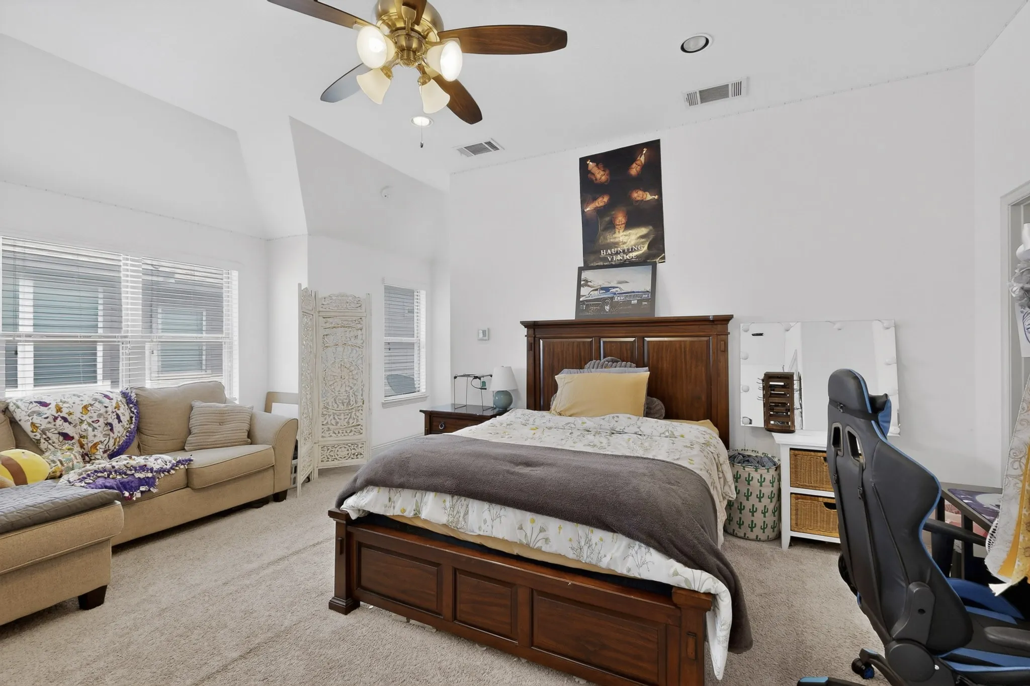 Single Family Residence For Sale in Denton County , 428 Balmora Way, Roanoke, Texas 76262, 3 Bedroom, 3 Bathroom, 2 Garage spaces, 2,333 Sqft, built in 2017, mls#21298516, Real Estate Agent in Roanoke, Homes For Sale in Denton county, Homes For Sale in Roanoke, Realtor in Roanoke Texas, Real Estate Brokerage Independent Realty Texas, Luminita Cordes Realtor