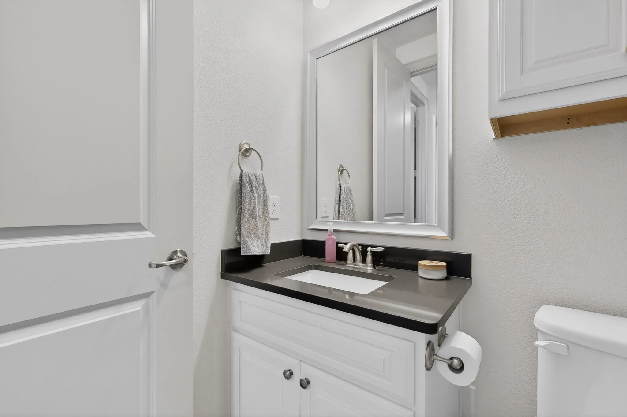 Single Family Residence For Sale in Denton County , 428 Balmora Way, Roanoke, Texas 76262, 3 Bedroom, 3 Bathroom, 2 Garage spaces, 2,333 Sqft, built in 2017, mls#21298516, Real Estate Agent in Roanoke, Homes For Sale in Denton county, Homes For Sale in Roanoke, Realtor in Roanoke Texas, Real Estate Brokerage Independent Realty Texas, Luminita Cordes Realtor