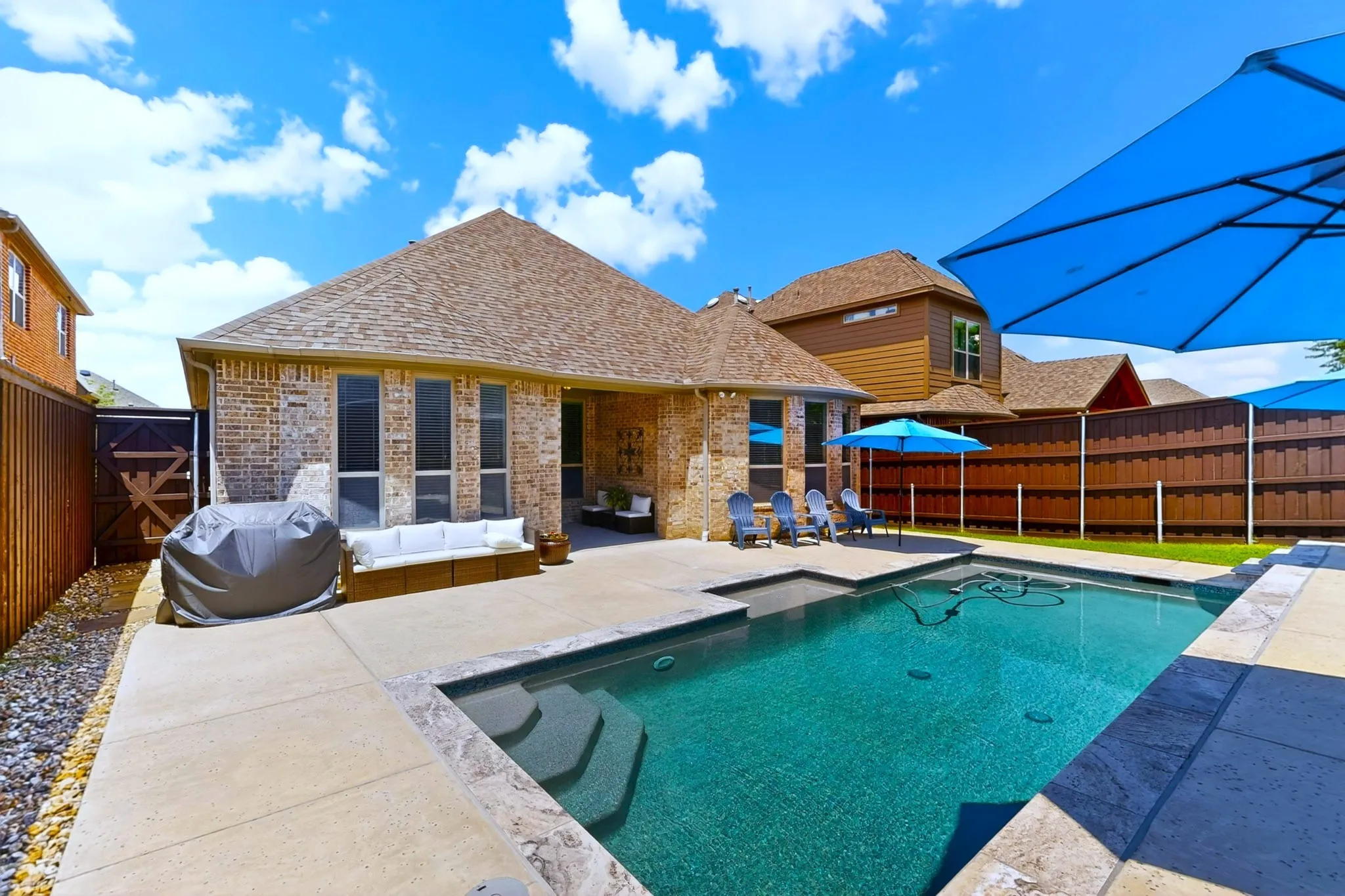 Single Family Residence For Sale in Denton County , 428 Balmora Way, Roanoke, Texas 76262, 3 Bedroom, 3 Bathroom, 2 Garage spaces, 2,333 Sqft, built in 2017, mls#21298516, Real Estate Agent in Roanoke, Homes For Sale in Denton county, Homes For Sale in Roanoke, Realtor in Roanoke Texas, Real Estate Brokerage Independent Realty Texas, Luminita Cordes Realtor
