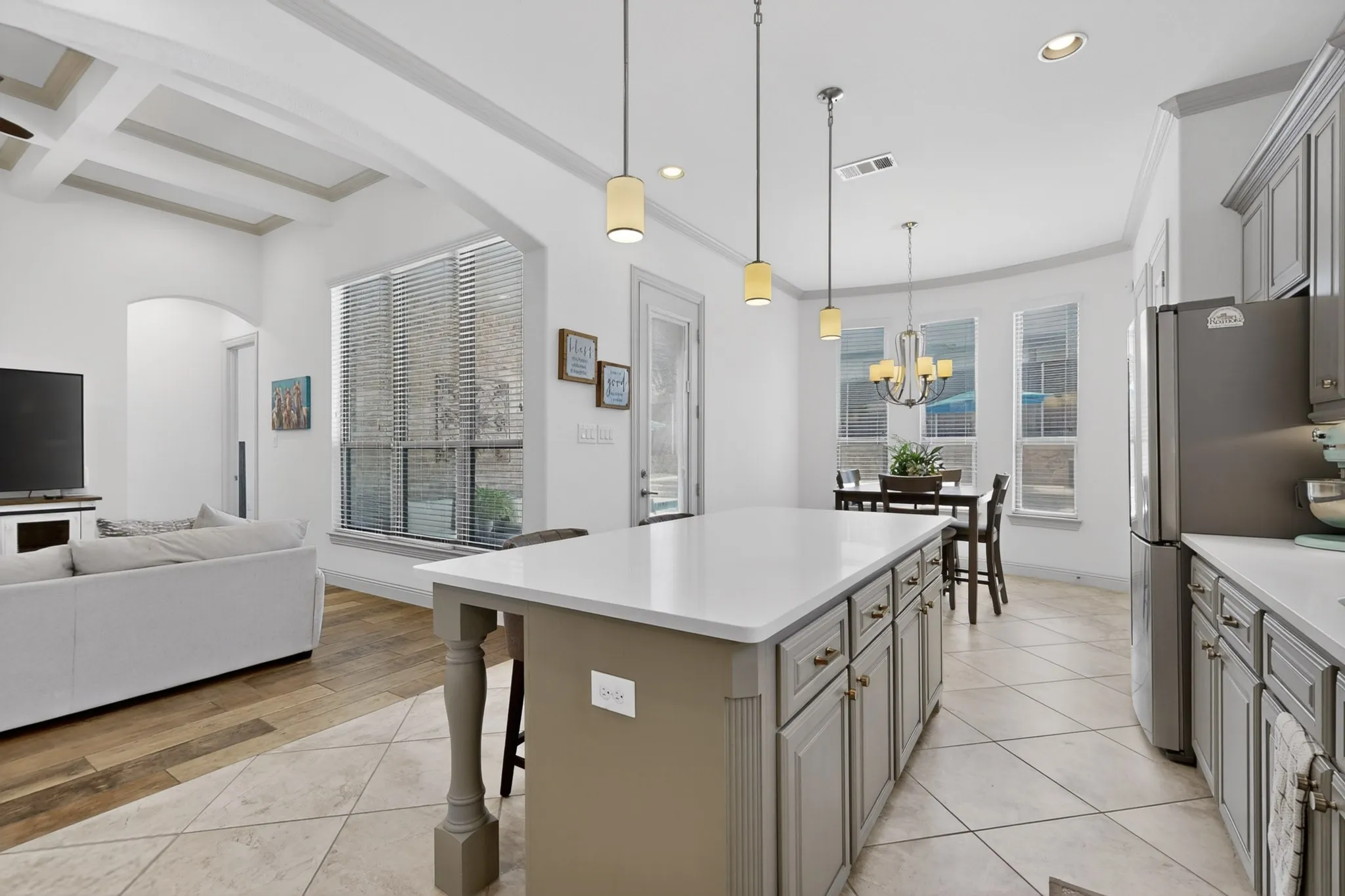 Single Family Residence For Sale in Denton County , 428 Balmora Way, Roanoke, Texas 76262, 3 Bedroom, 3 Bathroom, 2 Garage spaces, 2,333 Sqft, built in 2017, mls#21298516, Real Estate Agent in Roanoke, Homes For Sale in Denton county, Homes For Sale in Roanoke, Realtor in Roanoke Texas, Real Estate Brokerage Independent Realty Texas, Luminita Cordes Realtor