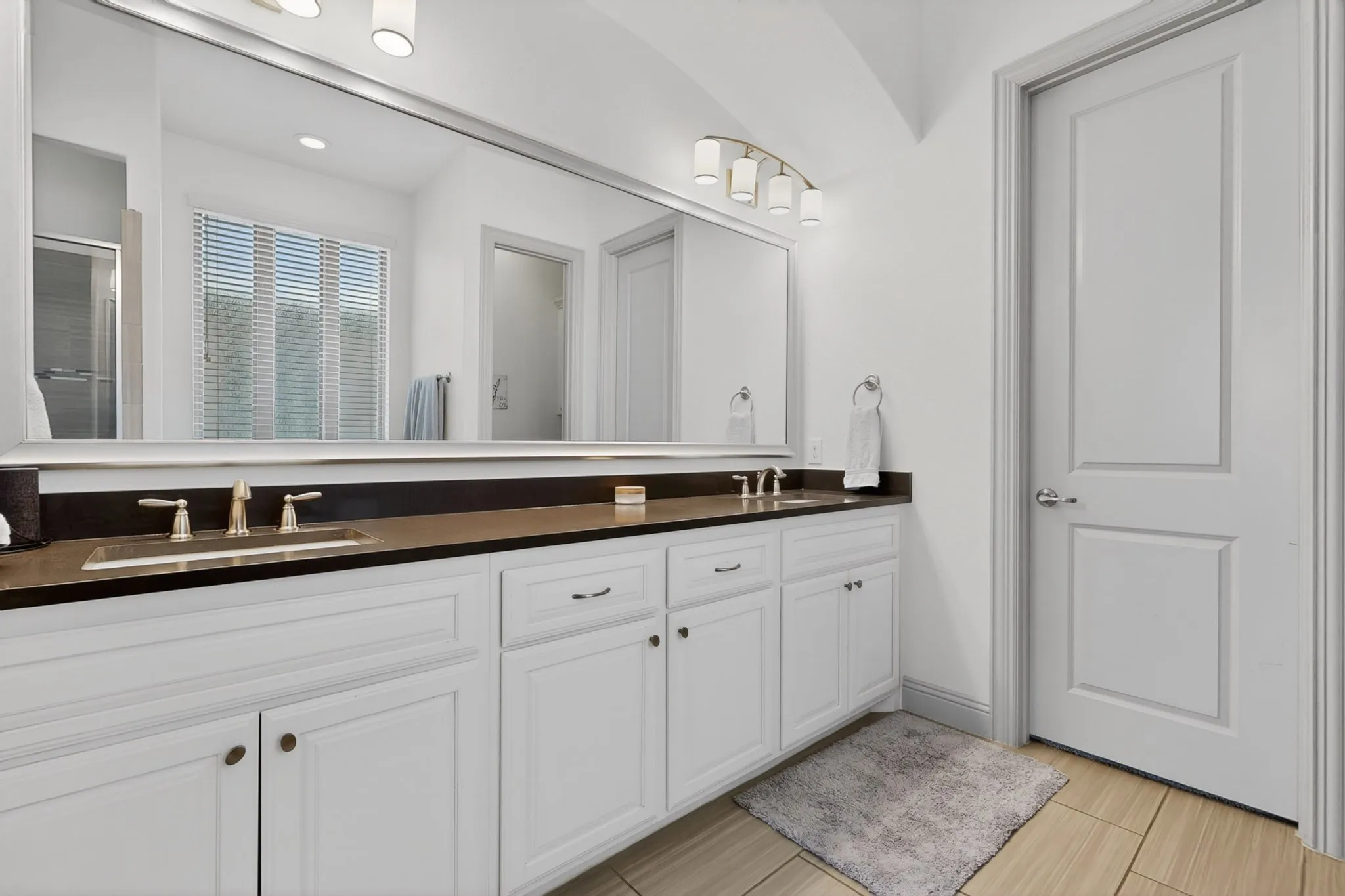 Single Family Residence For Sale in Denton County , 428 Balmora Way, Roanoke, Texas 76262, 3 Bedroom, 3 Bathroom, 2 Garage spaces, 2,333 Sqft, built in 2017, mls#21298516, Real Estate Agent in Roanoke, Homes For Sale in Denton county, Homes For Sale in Roanoke, Realtor in Roanoke Texas, Real Estate Brokerage Independent Realty Texas, Luminita Cordes Realtor