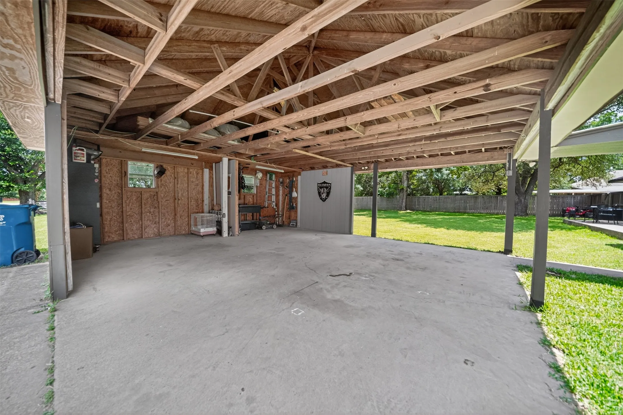 Single Family Residence For Sale in Van Zandt County , 709 S Oak Street, Van, Texas 75790, 4 Bedroom, 2 Bathroom, Garage spaces, 1,885 Sqft, built in 1984, mls#21298266, Real Estate Agent in Van, Homes For Sale in Van Zandt county, Homes For Sale in Van, Realtor in Van Texas, Real Estate Brokerage Independent Realty Texas, Luminita Cordes Realtor