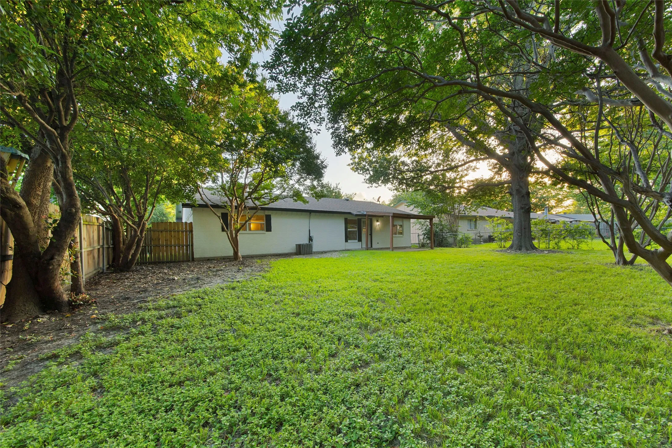 Single Family Residence For Sale in Dallas County , 5202 Longhorn Trail, Garland, Texas 75043, 4 Bedroom, 2 Bathroom, 1 Garage spaces, 1,292 Sqft, built in 1972, mls#21298644, Real Estate Agent in Garland, Homes For Sale in Dallas county, Homes For Sale in Garland, Realtor in Garland Texas, Real Estate Brokerage Independent Realty Texas, Luminita Cordes Realtor