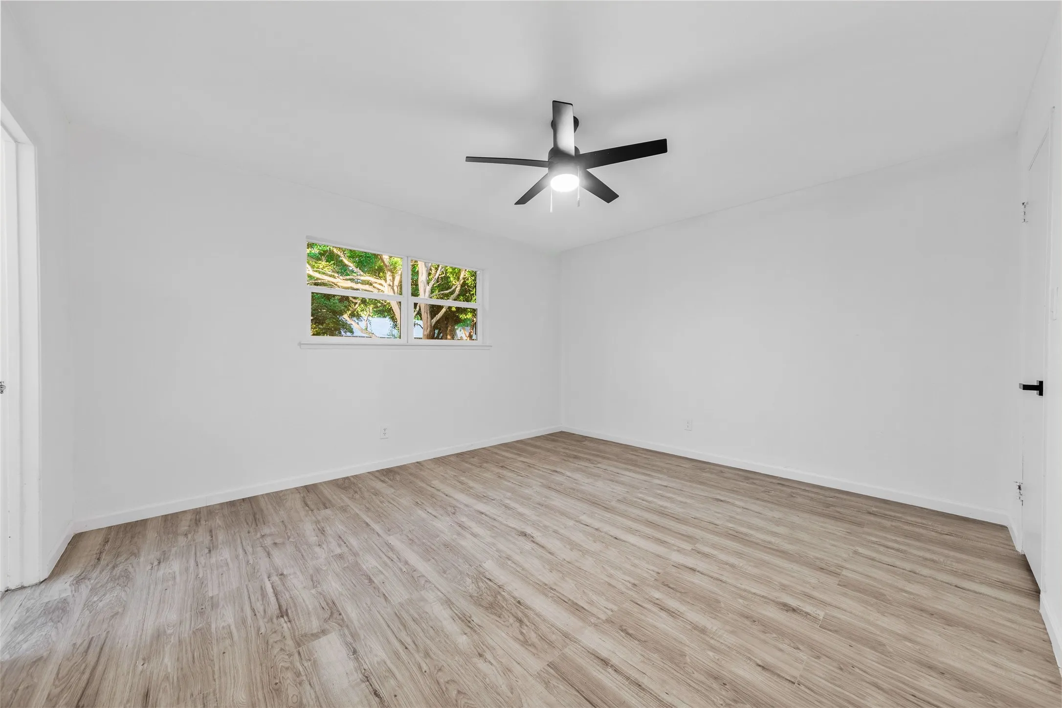 Single Family Residence For Sale in Dallas County , 5202 Longhorn Trail, Garland, Texas 75043, 4 Bedroom, 2 Bathroom, 1 Garage spaces, 1,292 Sqft, built in 1972, mls#21298644, Real Estate Agent in Garland, Homes For Sale in Dallas county, Homes For Sale in Garland, Realtor in Garland Texas, Real Estate Brokerage Independent Realty Texas, Luminita Cordes Realtor