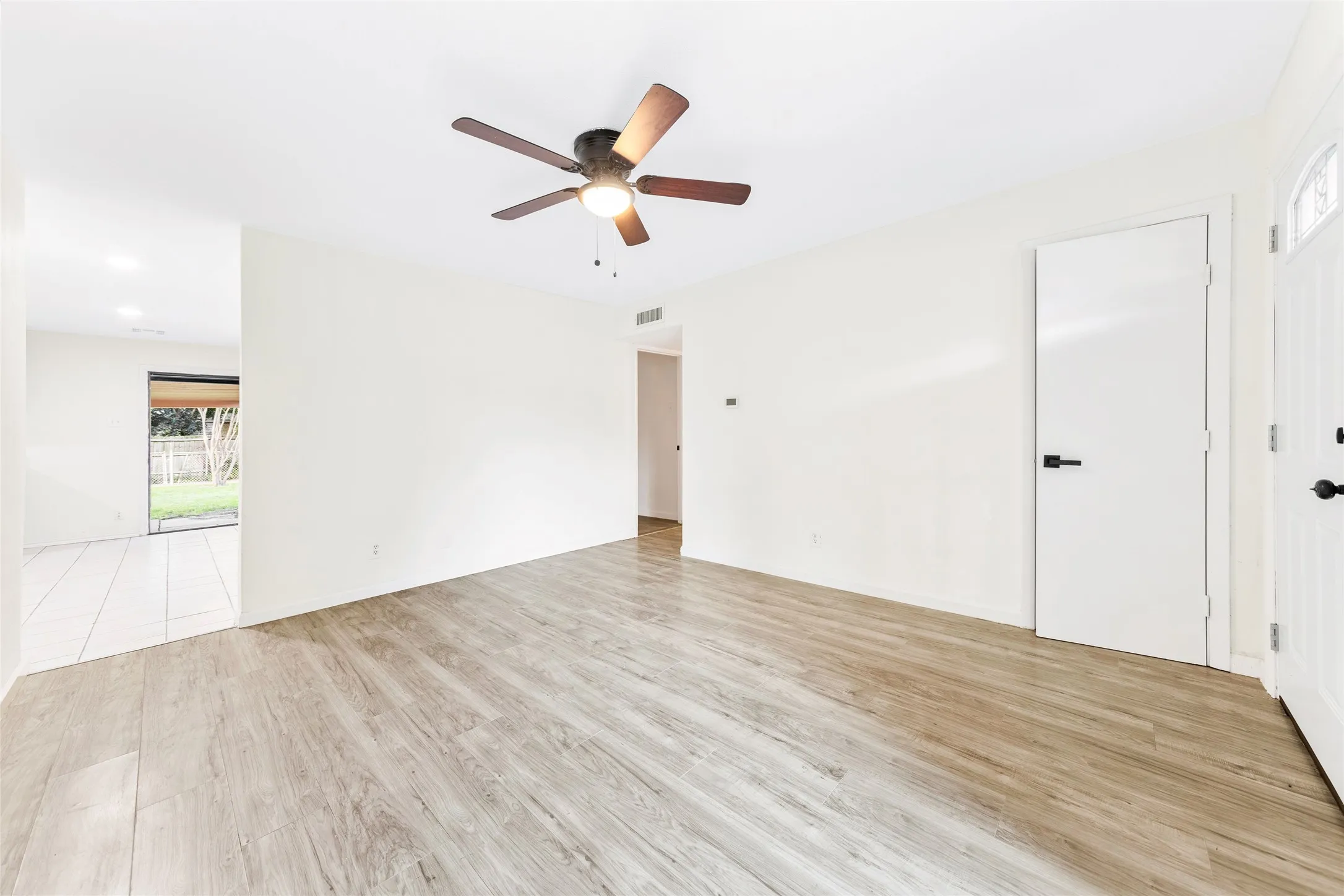 Single Family Residence For Sale in Dallas County , 5202 Longhorn Trail, Garland, Texas 75043, 4 Bedroom, 2 Bathroom, 1 Garage spaces, 1,292 Sqft, built in 1972, mls#21298644, Real Estate Agent in Garland, Homes For Sale in Dallas county, Homes For Sale in Garland, Realtor in Garland Texas, Real Estate Brokerage Independent Realty Texas, Luminita Cordes Realtor