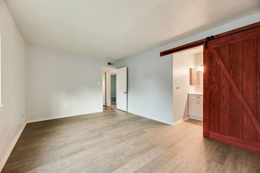 Single Family Residence For Sale in Dallas County , 316 Matterhorn Street, Cedar Hill, Texas 75104, 3 Bedroom, 2 Bathroom, 2 Garage spaces, 1,674 Sqft, built in 1983, mls#21282164, Real Estate Agent in Cedar Hill, Homes For Sale in Dallas county, Homes For Sale in Cedar Hill, Realtor in Cedar Hill Texas, Real Estate Brokerage Independent Realty Texas, Luminita Cordes Realtor