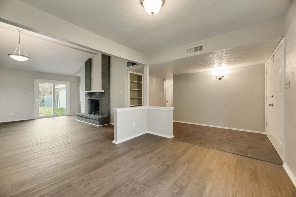 Single Family Residence For Sale in Dallas County , 316 Matterhorn Street, Cedar Hill, Texas 75104, 3 Bedroom, 2 Bathroom, 2 Garage spaces, 1,674 Sqft, built in 1983, mls#21282164, Real Estate Agent in Cedar Hill, Homes For Sale in Dallas county, Homes For Sale in Cedar Hill, Realtor in Cedar Hill Texas, Real Estate Brokerage Independent Realty Texas, Luminita Cordes Realtor