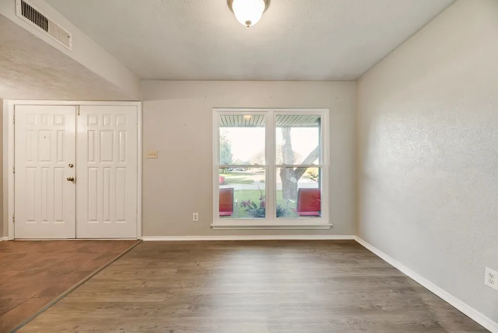 Single Family Residence For Sale in Dallas County , 316 Matterhorn Street, Cedar Hill, Texas 75104, 3 Bedroom, 2 Bathroom, 2 Garage spaces, 1,674 Sqft, built in 1983, mls#21282164, Real Estate Agent in Cedar Hill, Homes For Sale in Dallas county, Homes For Sale in Cedar Hill, Realtor in Cedar Hill Texas, Real Estate Brokerage Independent Realty Texas, Luminita Cordes Realtor