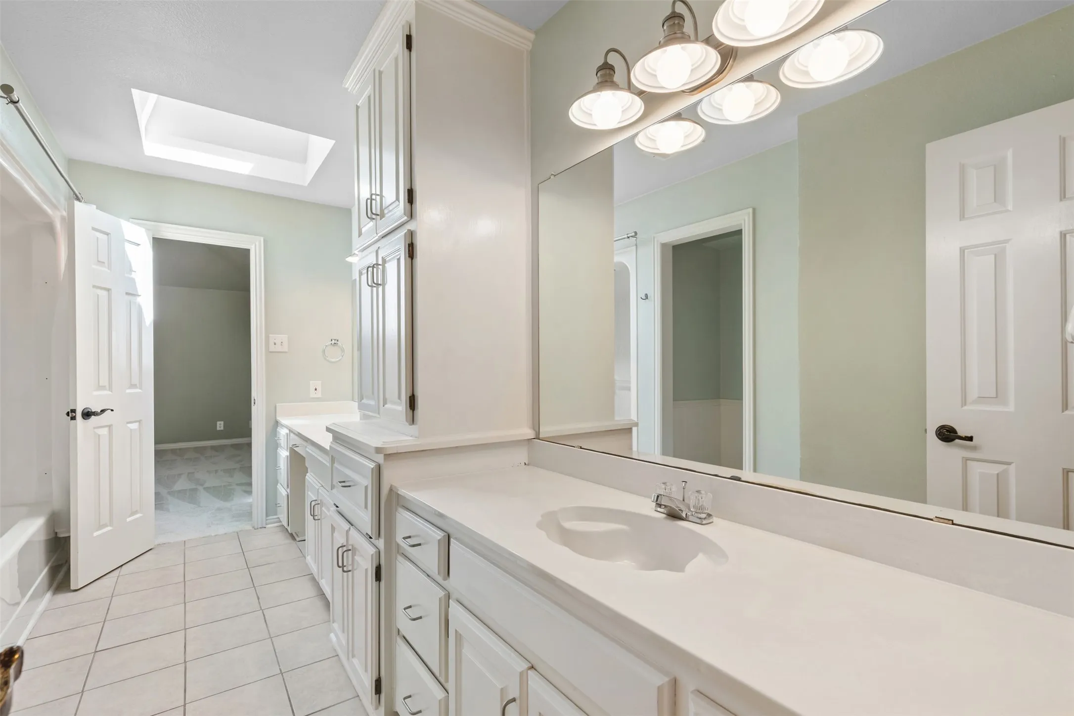 Upstairs Jack n Jill Bathroom between Bedrooms 4 & 5.