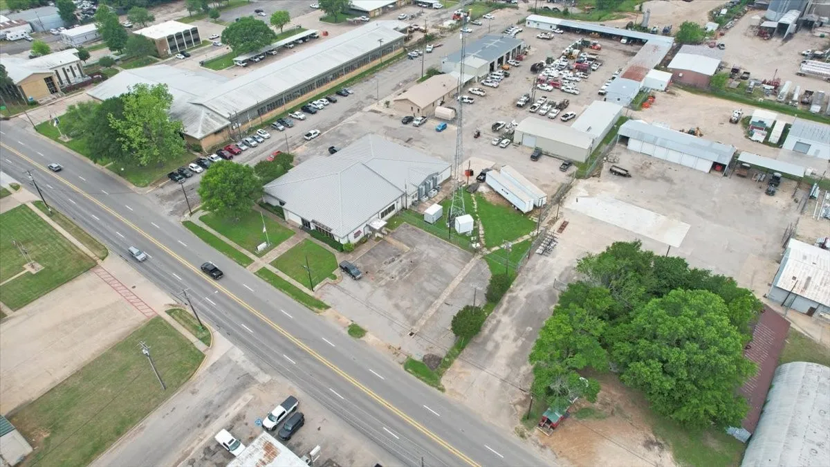 Office For Sale in Lamar County , 1485 N Main Street, Paris, Texas 75460, 0, 0, Garage spaces, 0 Sqft, built in 1950, Price $515,000, mls#21298675, Real Estate Agent in Paris, Homes For Sale in Lamar county, Homes For Sale in Paris, Realtor in Paris Texas, Real Estate Brokerage Independent Realty Texas, Luminita Cordes Realtor