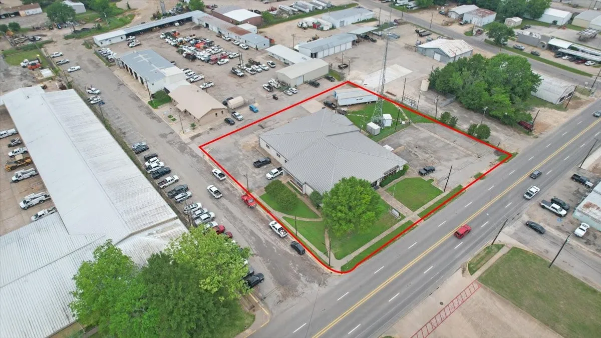 Office For Sale in Lamar County , 1485 N Main Street, Paris, Texas 75460, 0, 0, Garage spaces, 0 Sqft, built in 1950, Price $515,000, mls#21298675, Real Estate Agent in Paris, Homes For Sale in Lamar county, Homes For Sale in Paris, Realtor in Paris Texas, Real Estate Brokerage Independent Realty Texas, Luminita Cordes Realtor