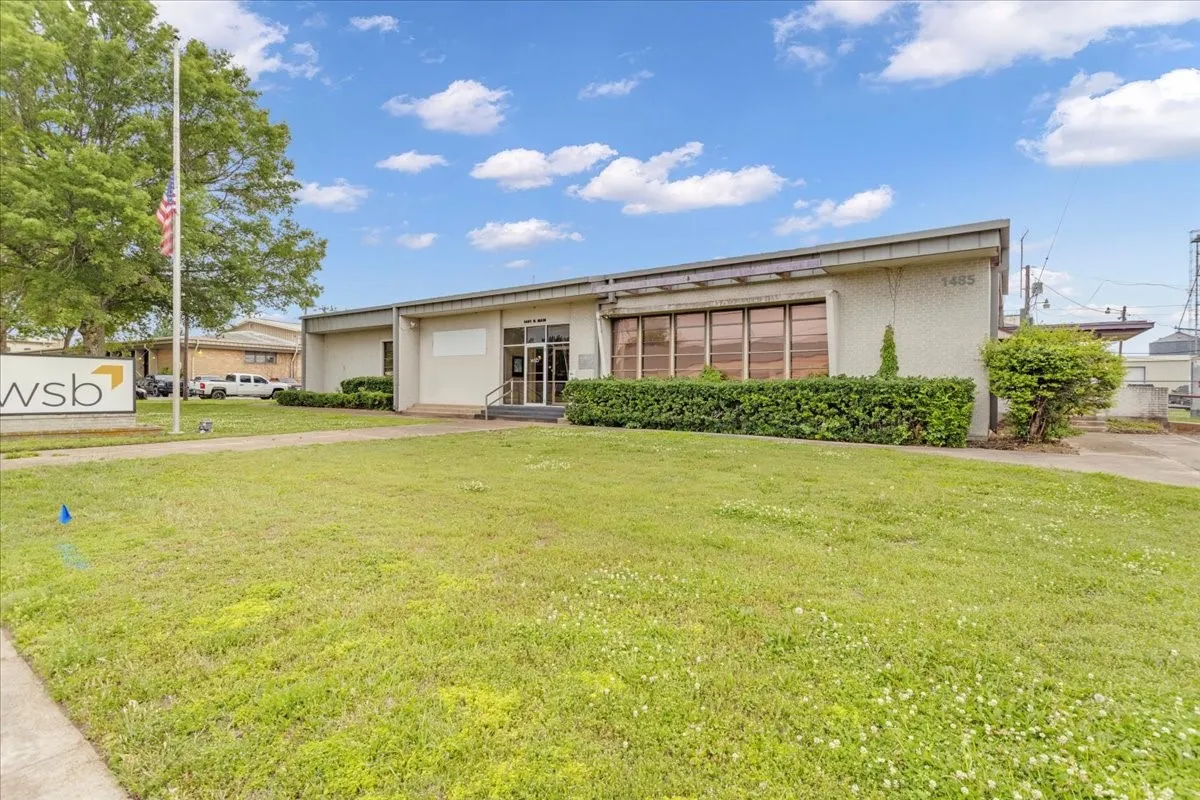 Office For Sale in Lamar County , 1485 N Main Street, Paris, Texas 75460, 0, 0, Garage spaces, 0 Sqft, built in 1950, Price $515,000, mls#21298675, Real Estate Agent in Paris, Homes For Sale in Lamar county, Homes For Sale in Paris, Realtor in Paris Texas, Real Estate Brokerage Independent Realty Texas, Luminita Cordes Realtor