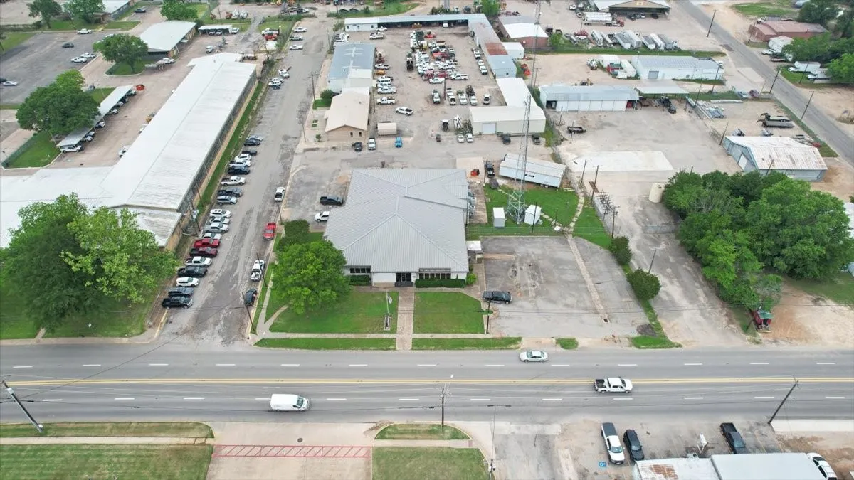 Office For Sale in Lamar County , 1485 N Main Street, Paris, Texas 75460, 0, 0, Garage spaces, 0 Sqft, built in 1950, Price $515,000, mls#21298675, Real Estate Agent in Paris, Homes For Sale in Lamar county, Homes For Sale in Paris, Realtor in Paris Texas, Real Estate Brokerage Independent Realty Texas, Luminita Cordes Realtor